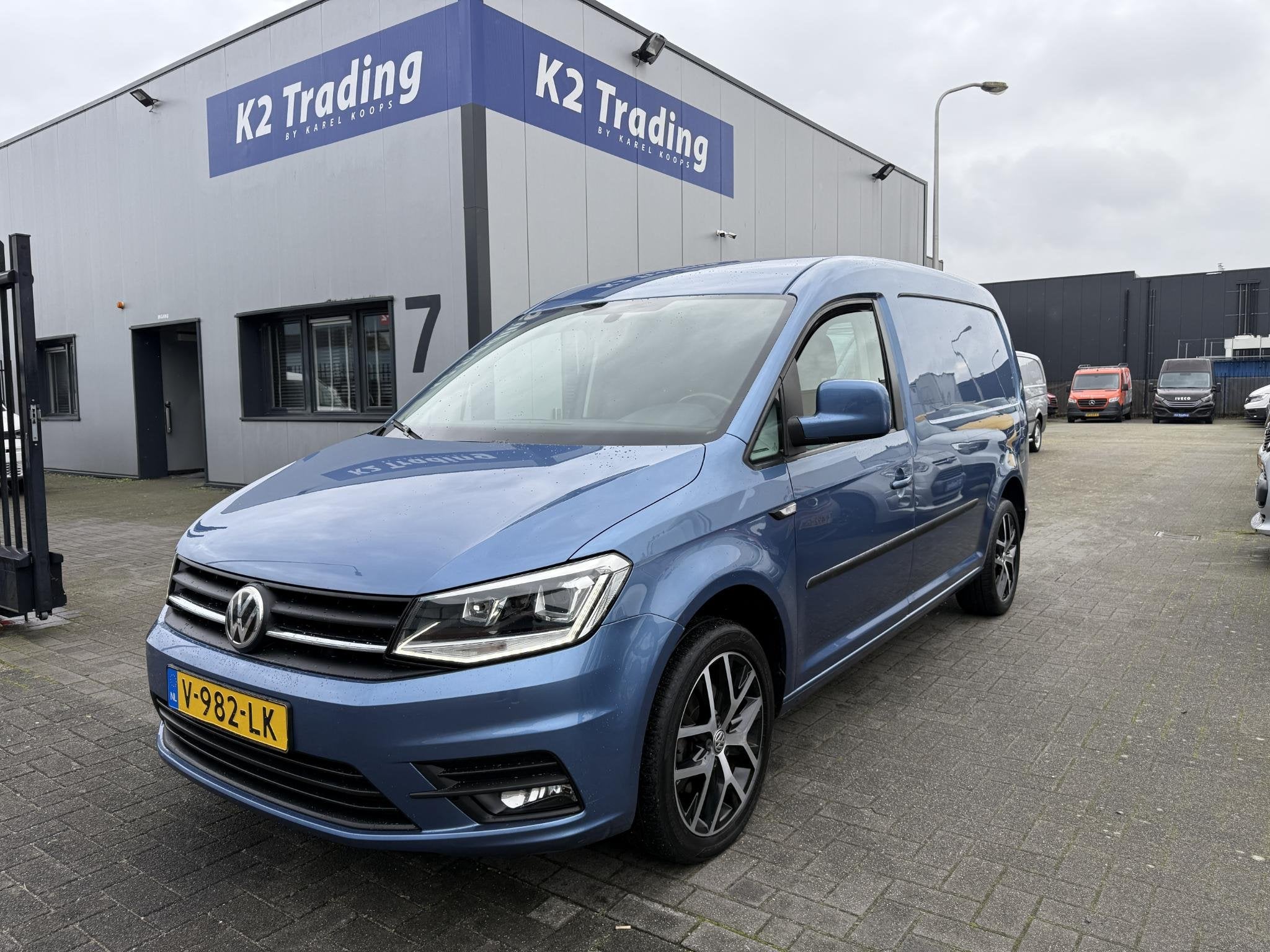 Volkswagen Caddy 2.0 TDI L2H1 BMT Maxi Highline Euro 6 DSG A, Stof, Gebruikt, 4 cilinders, Bedrijf