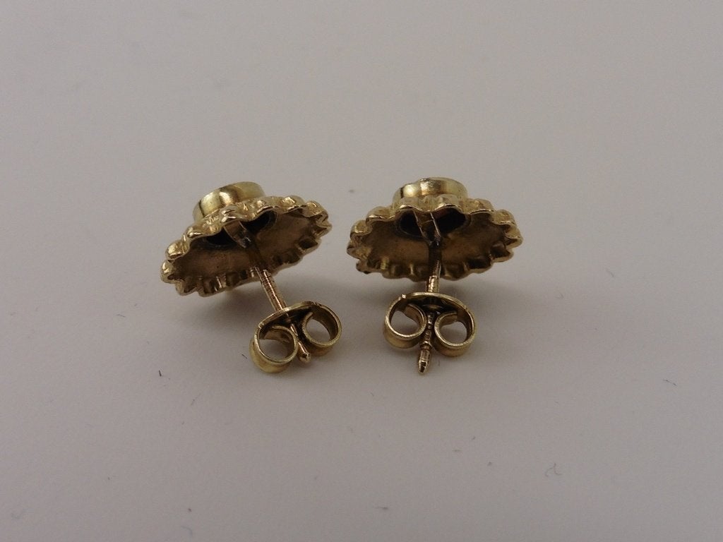 Gouden oorknopjes met granaat                            G87, Sieraden, Tassen en Uiterlijk, Gebruikt, ., Ophalen of Verzenden