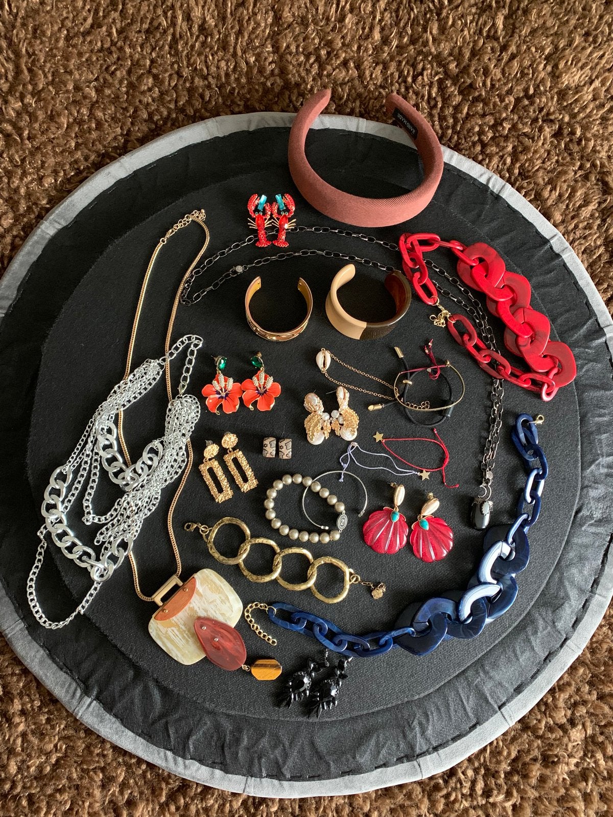 25 kettingen armbanden oorbellen diadeem, Sieraden, Tassen en Uiterlijk, Ophalen of Verzenden, Zo goed als nieuw
