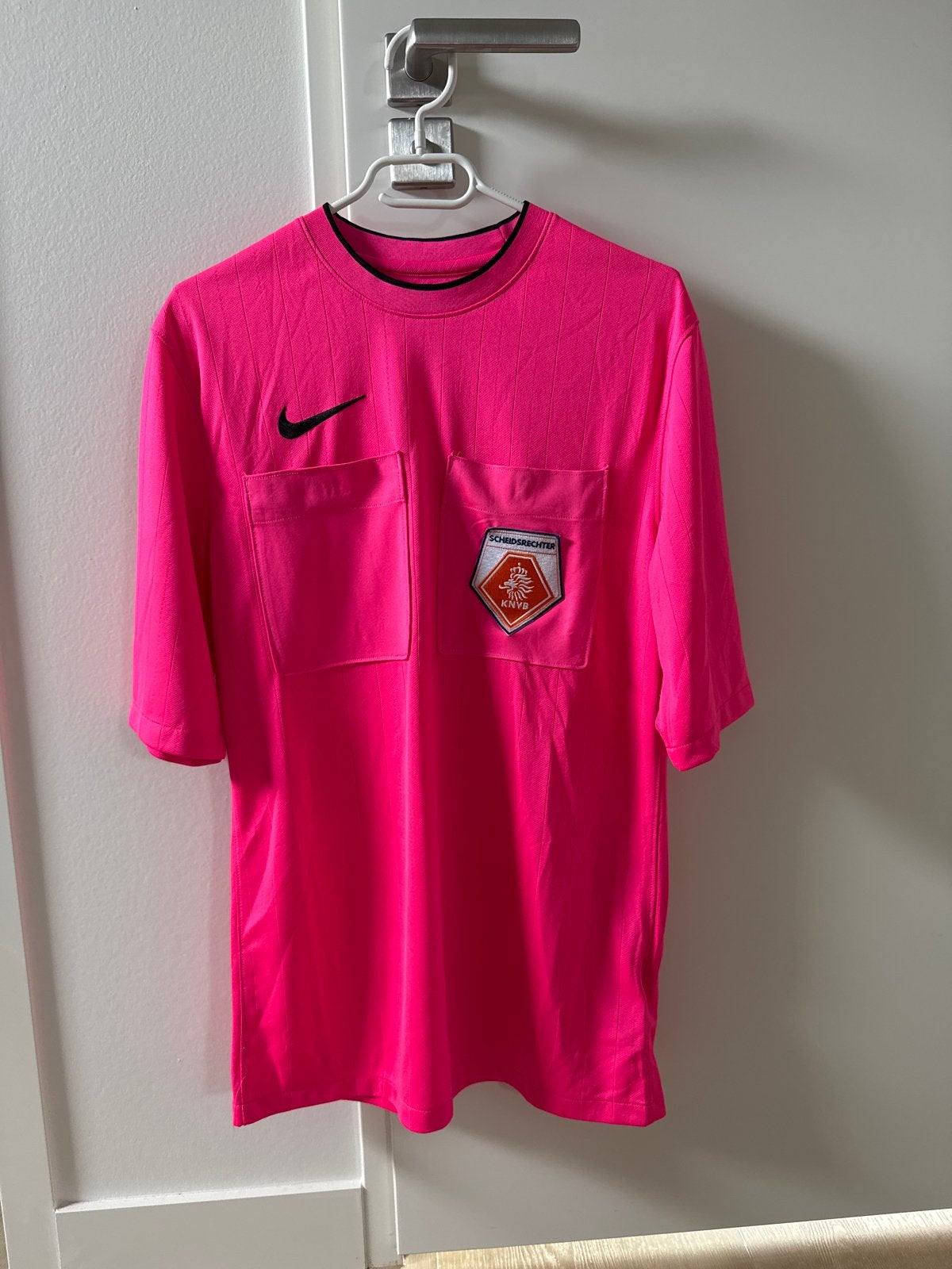 KNVB Scheidsrechter Shirt Roze - Maat M, Maat M, Ophalen of Verzenden, Zo goed als nieuw, Shirt