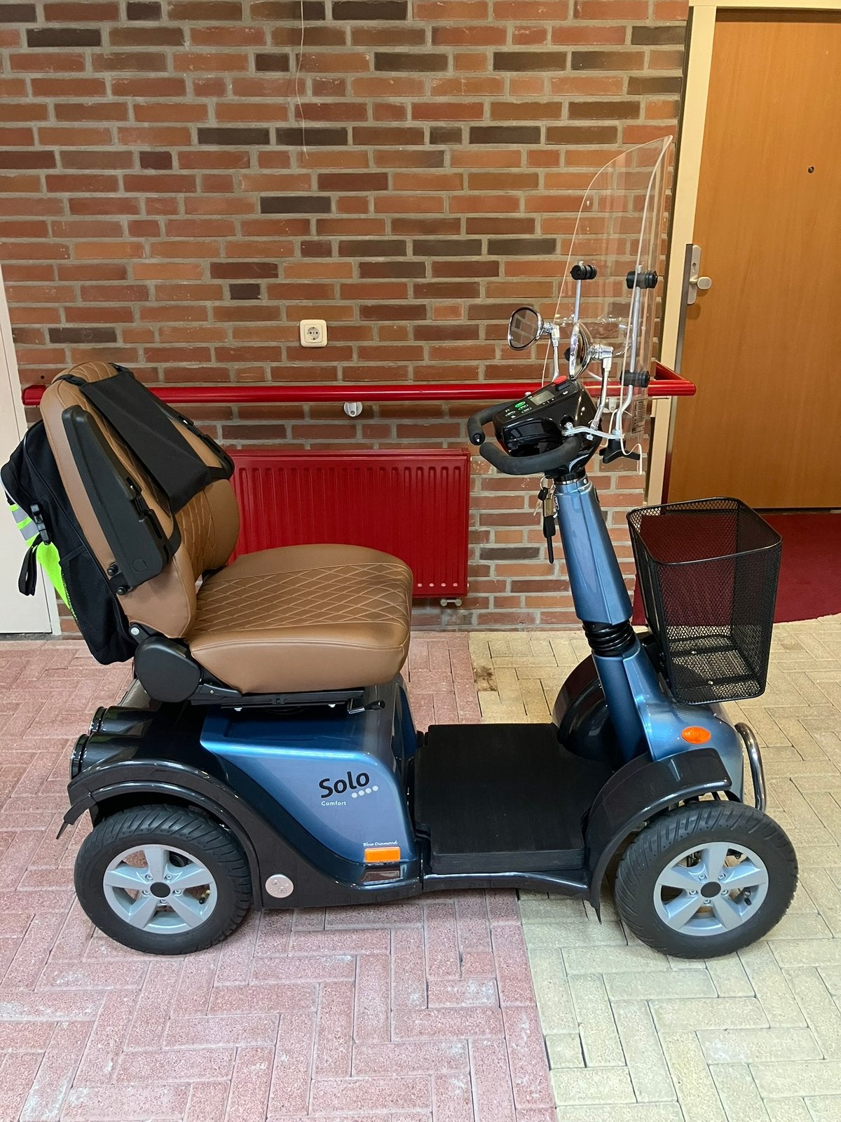 Scootmobiel Solo 4 Blue Diamond, Diversen, Brommobielen en Scootmobielen, Ophalen, Life and Mobility, Zo goed als nieuw, 16 km/u of meer
