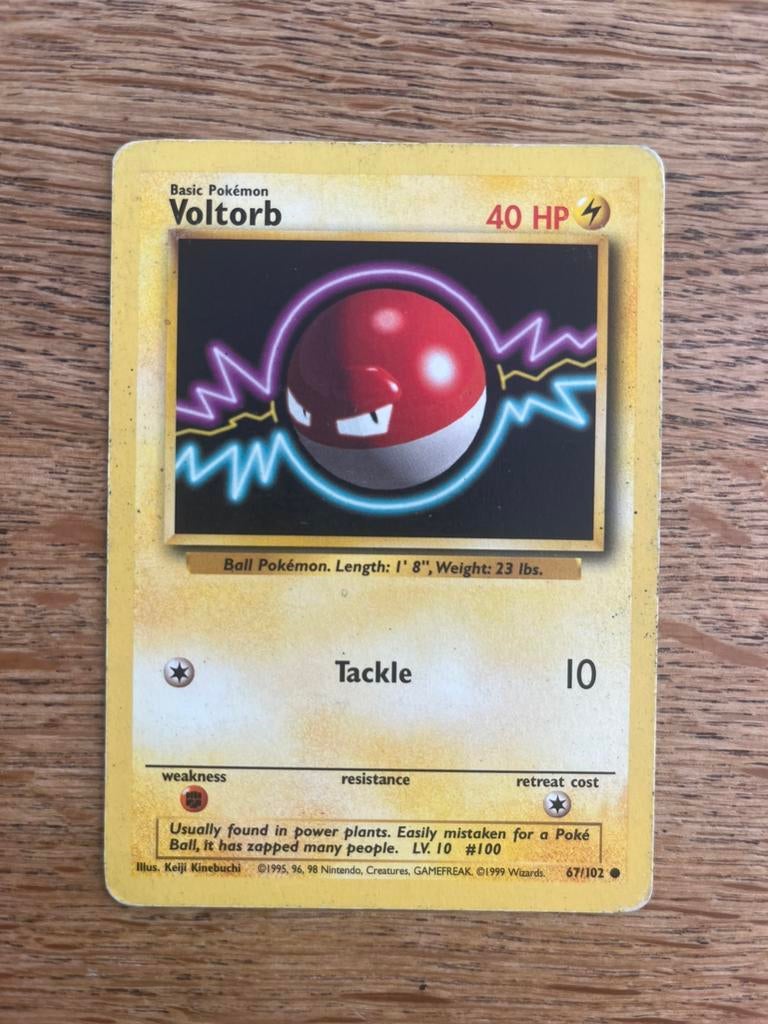 Voltorb 67/102 Base Set, Ophalen of Verzenden, Zo goed als nieuw