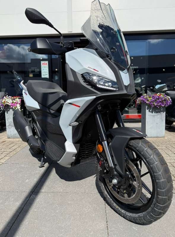 Aprilia SR GT 400cc demo / BTW, Niet ingevuld, 400 cc, Scooter, Occasion