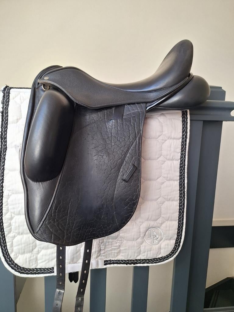 Zeer netjes Custom Coda Icon 17 inch dressuurzadel, Ophalen of Verzenden, Zo goed als nieuw, Dressuur