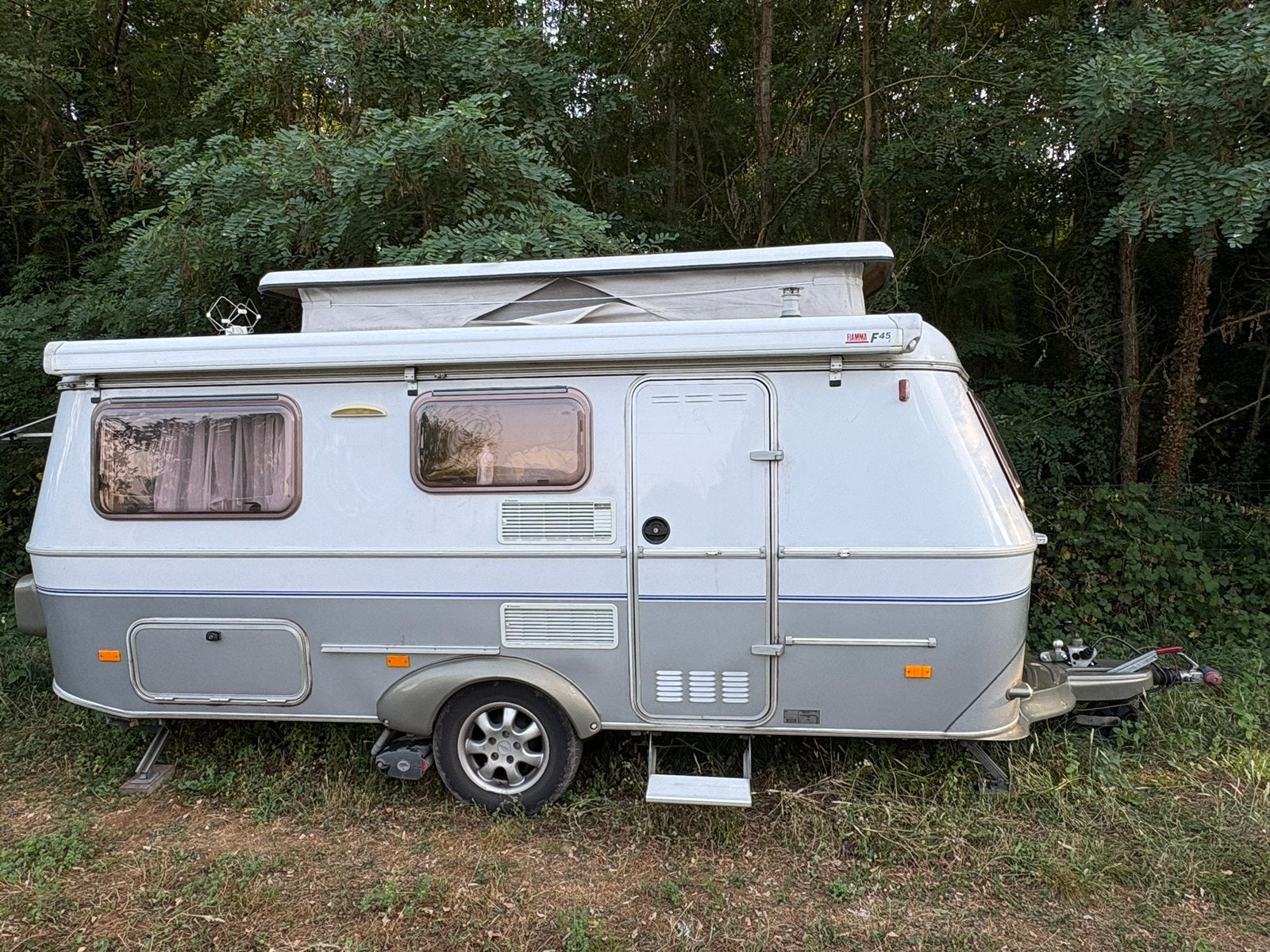 Eriba Touring Troll 550 GT|Mover|Luifel|Fietsdrager|Topstaat, Standaardzit, Schokbreker, 750 - 1000 kg, Particulier