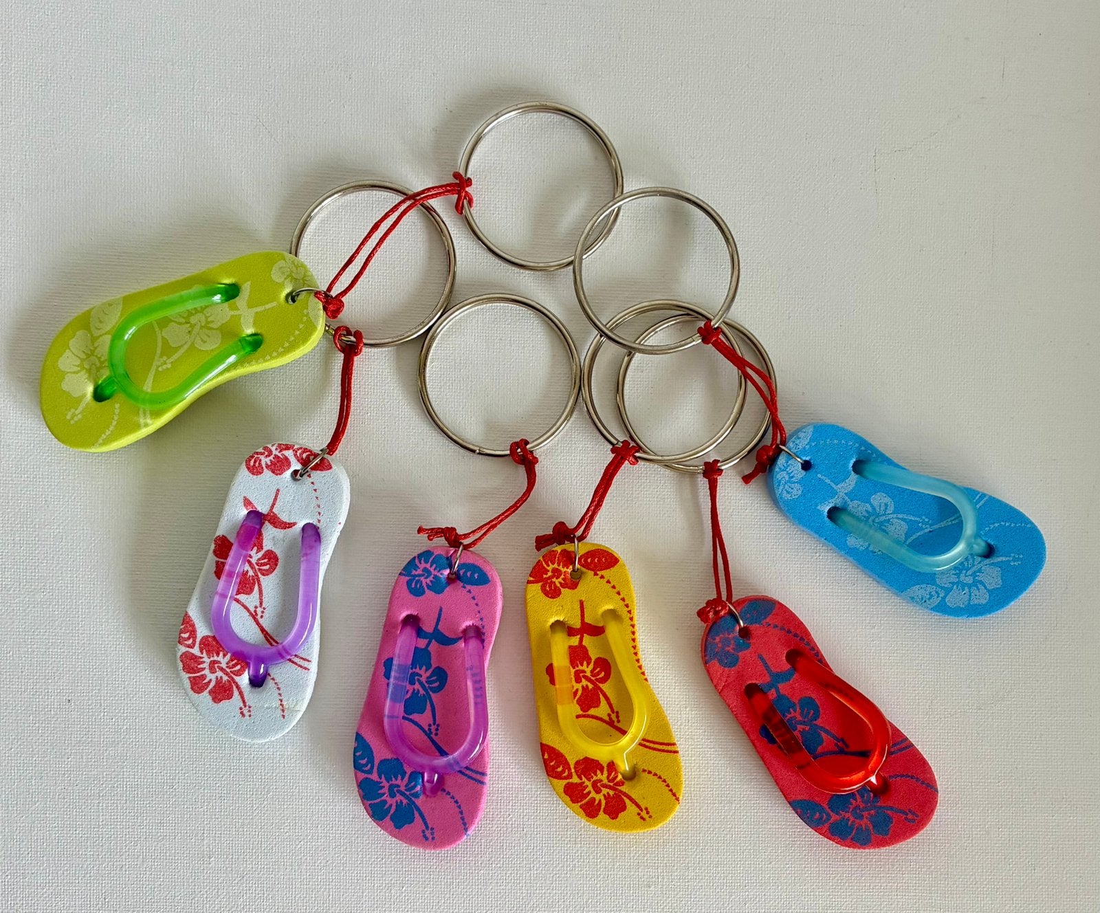 Sleutelhangers, teenslippers, grabbelton, traktatie, Ophalen of Verzenden, Nieuw