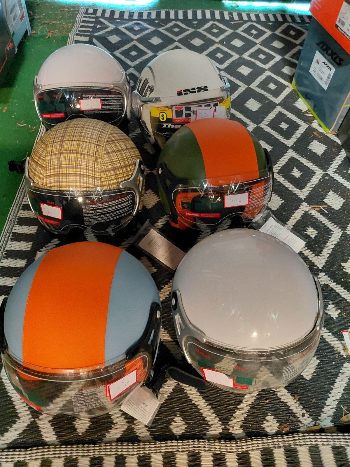 Nieuwe helm maat M.  Oude voorraad, Fietsen en Brommers, Brommerhelmen, Ophalen of Verzenden, Nieuw, Medium