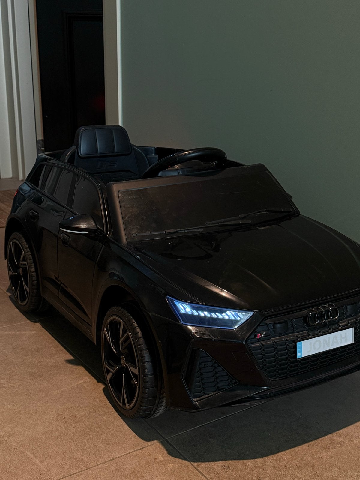 Elektrische kinderauto Audi RS6 - Zwart, Ophalen, Zo goed als nieuw