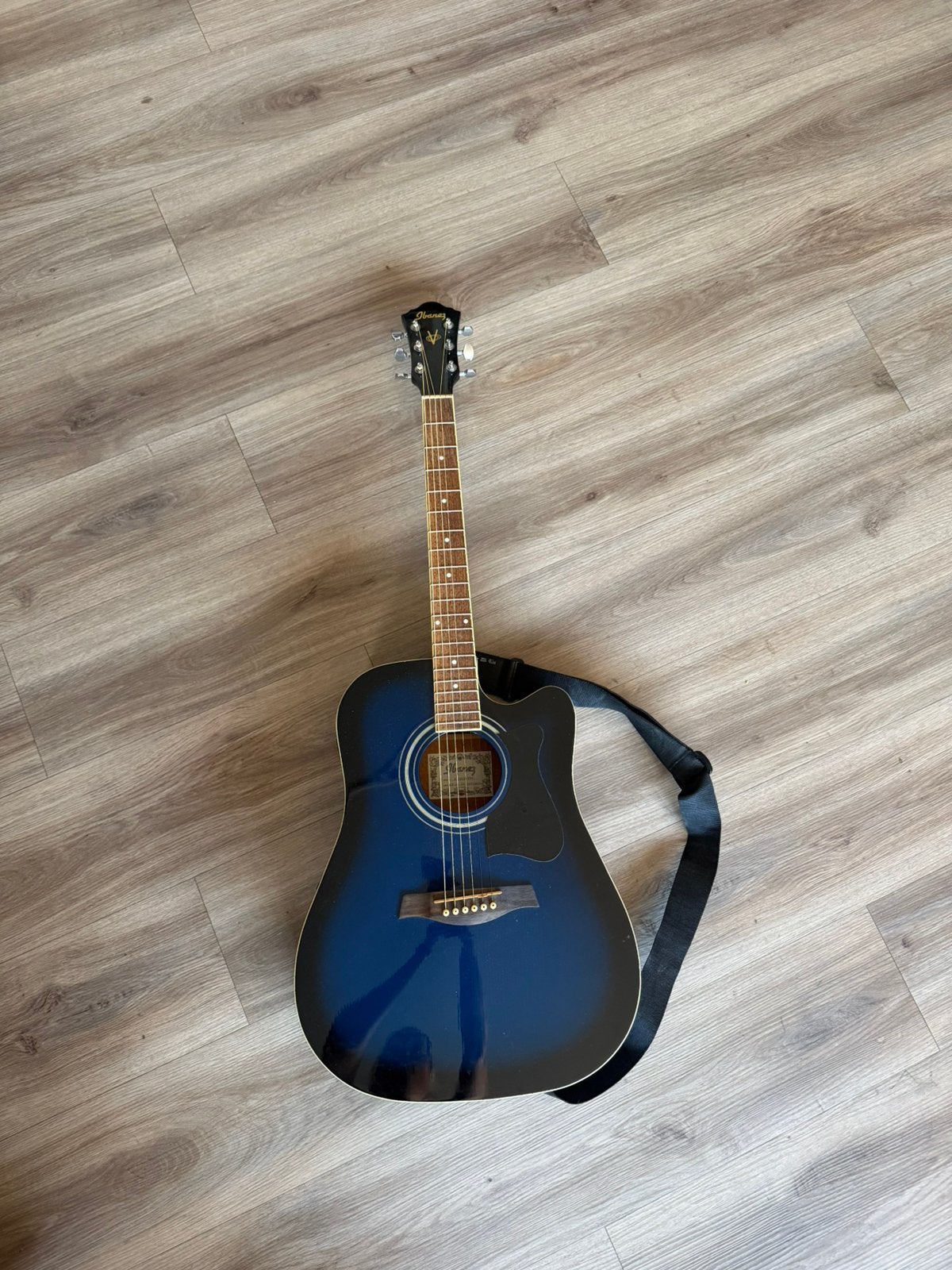 Gitaar Ibanez V72ECE-TBS, Ophalen, Zo goed als nieuw, Western- of Steelstringgitaar, Met koffer
