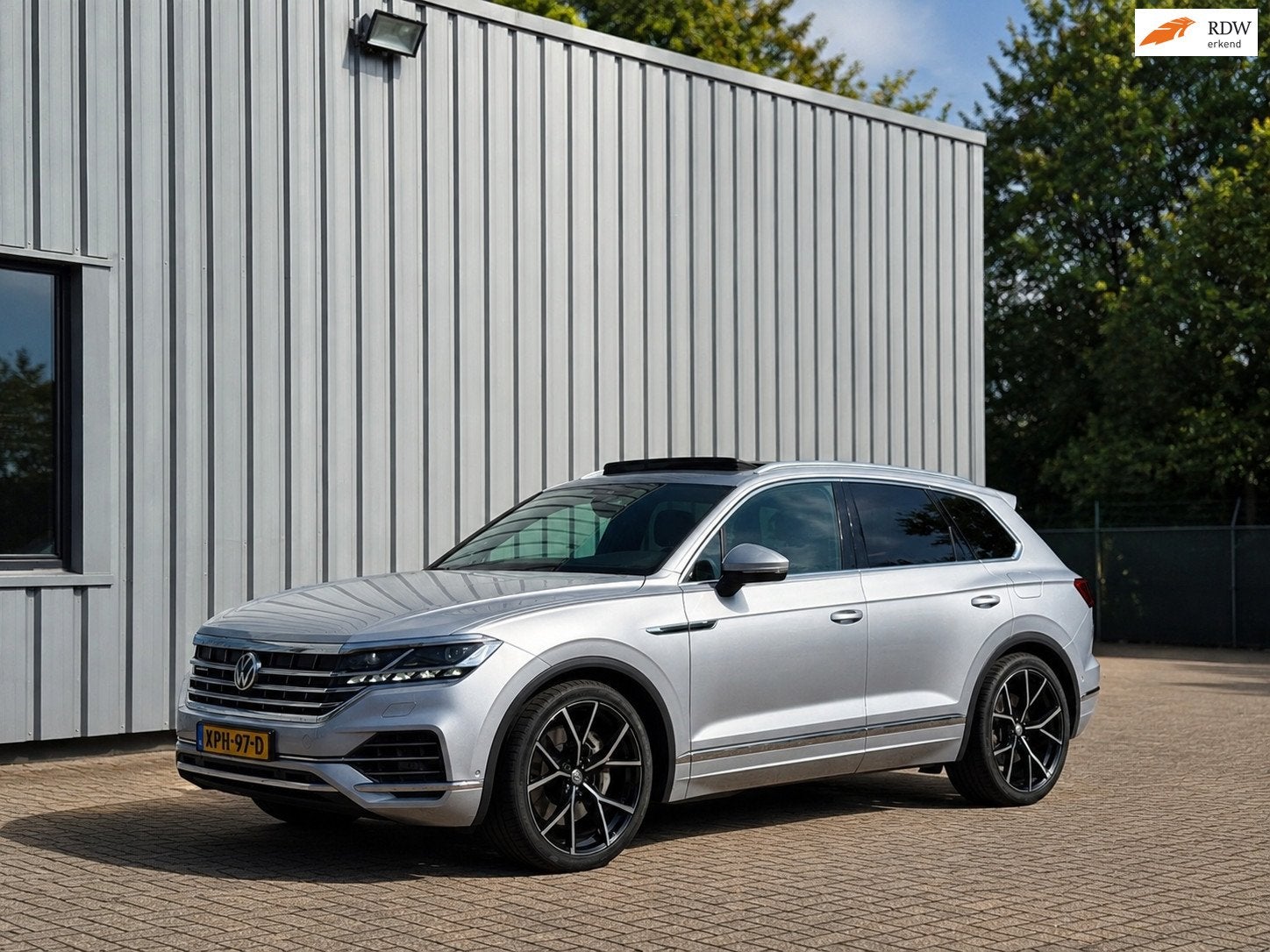 Volkswagen Touareg 3.0 TSI eHybrid | Massage | MatrixLED | T, Automaat, Gebruikt, Parkeercamera, 2996 cc