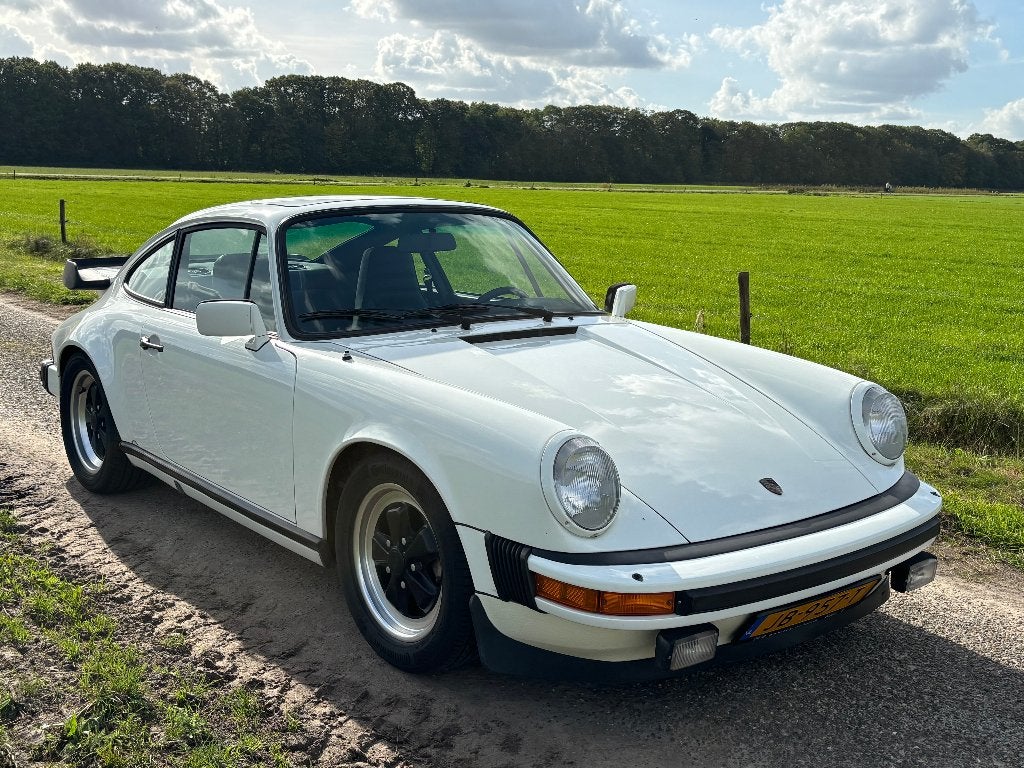 Porsche 911 3.0 SC Coupe 1983 Wit, 1140 kg, Achterwielaandrijving, Zwart, 2994 cc