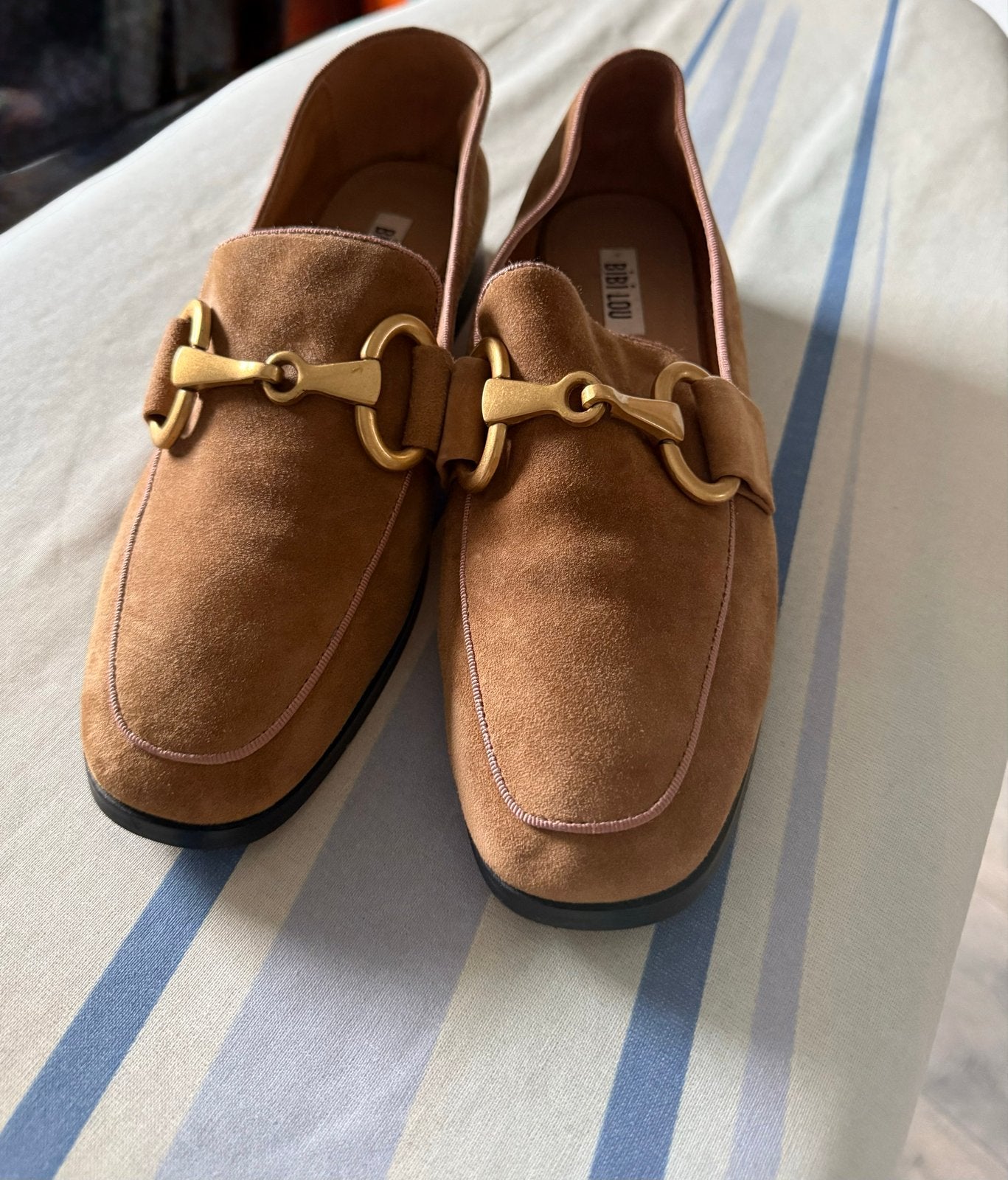 Bibbi Lou suède loafers met goudkleurige gesp - Maat 38, Ophalen of Verzenden, Zo goed als nieuw, Bruin, Instappers