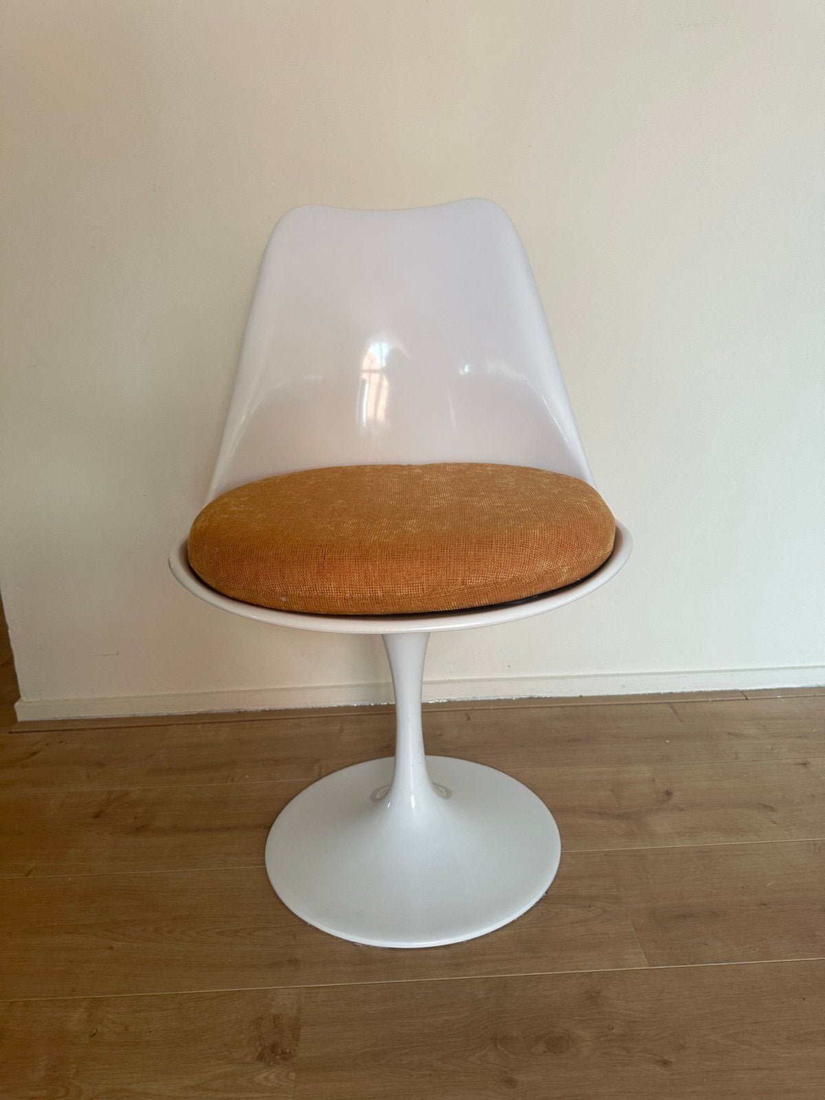 Tulip Chair van Eigenwijs Design - Saarinen, Huis en Inrichting, Stoelen, Ophalen, Zo goed als nieuw, Wit, Eén