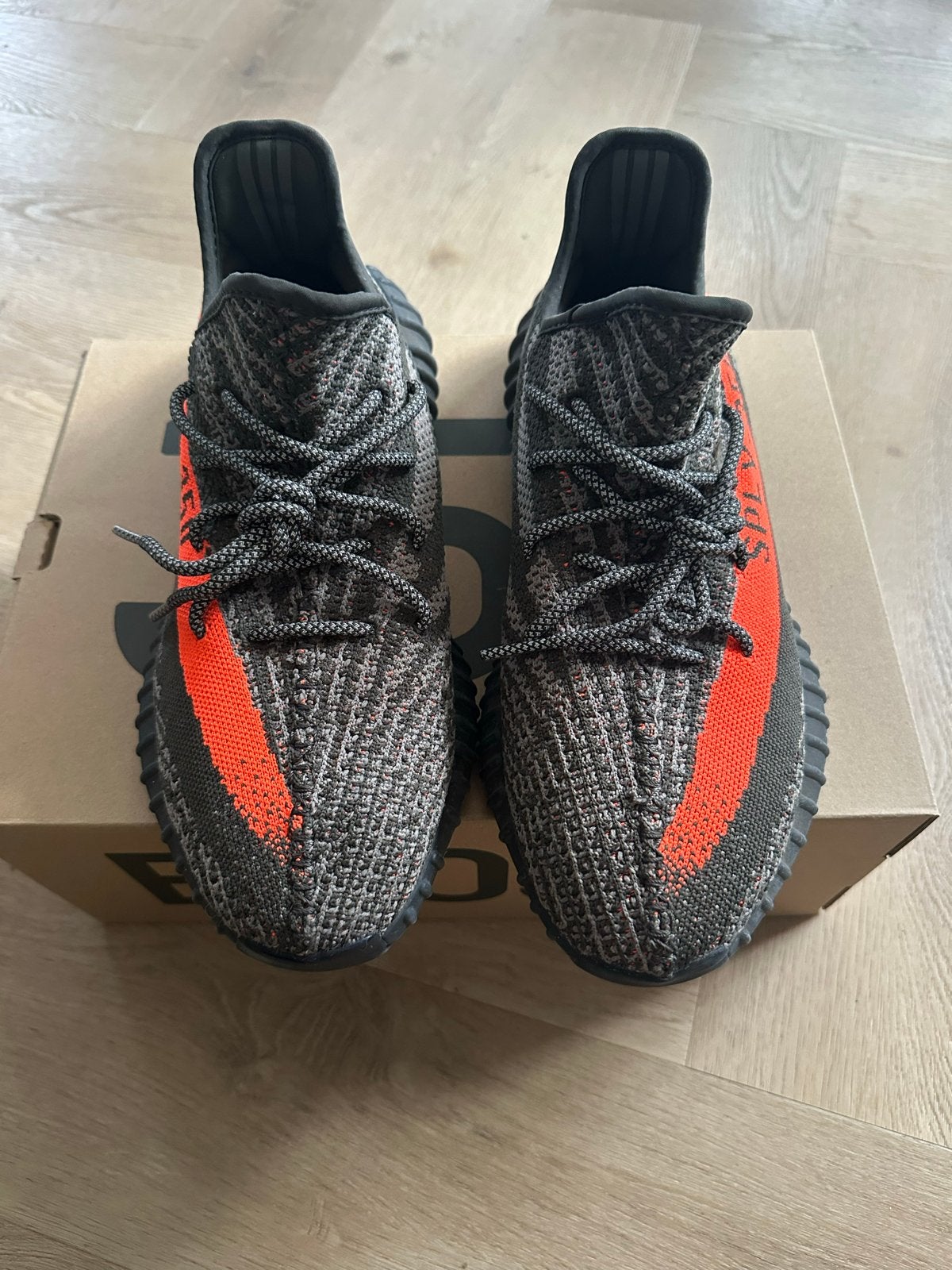 Adidas Yeezy Boost 350 V2 Carbon Beluga - Maat 46, Kleding | Heren, Schoenen, Overige kleuren, Ophalen of Verzenden, Sneakers of Gympen