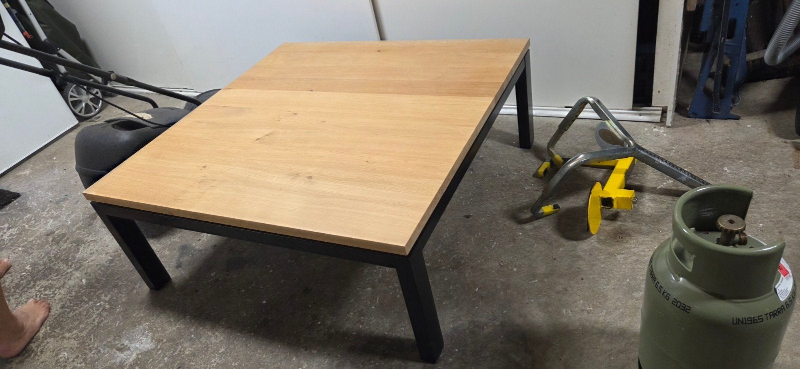 bijzettafel: eiken met zwart metalenframe, Ophalen, Minder dan 45 cm, Vierkant, Zo goed als nieuw