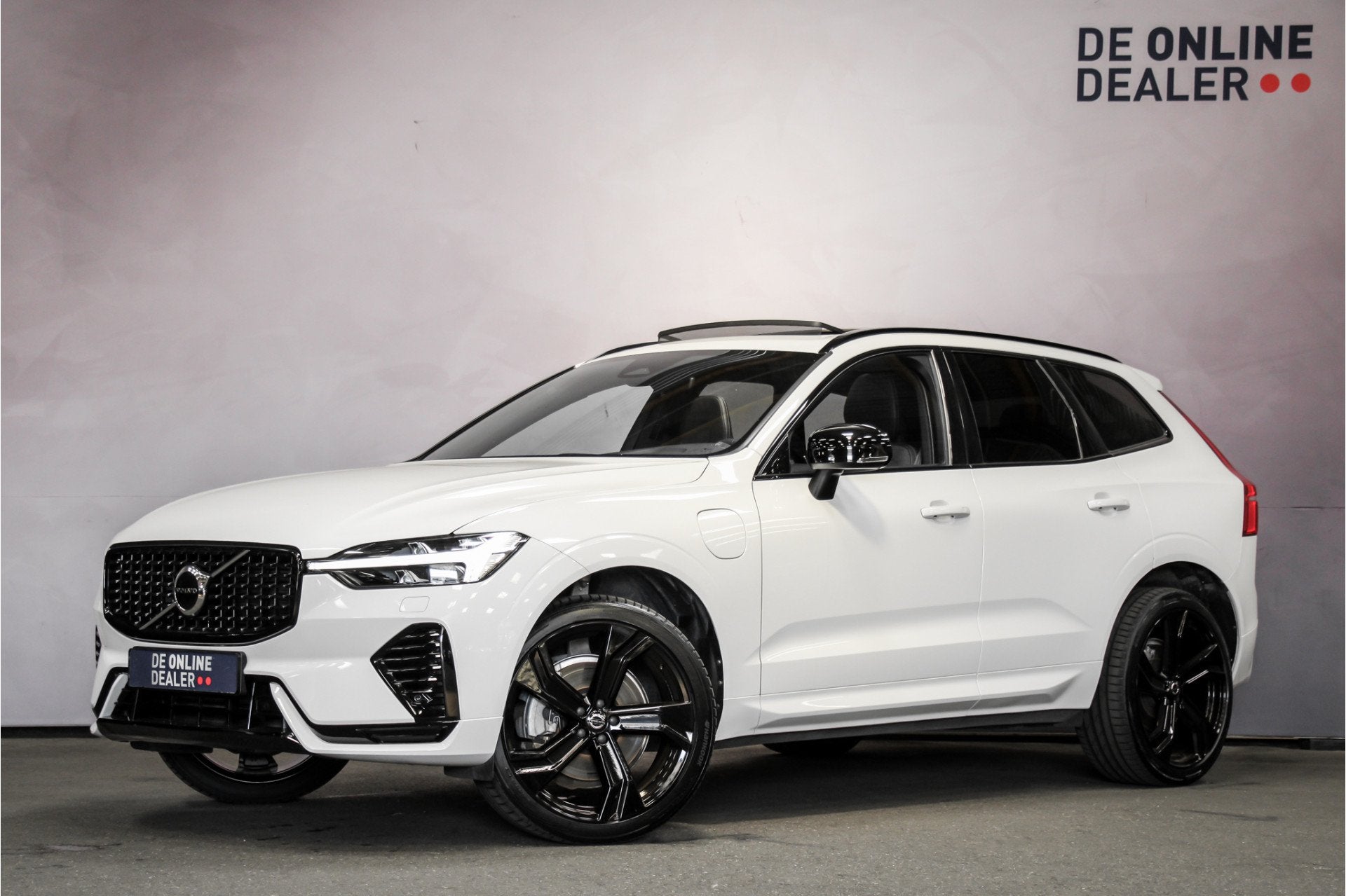 Volvo XC60 2.0 T6 Plugin AWD R-Design |Pano|21inch|Carplay|B, Auto's, Automaat, Gebruikt, Euro 6, 4 cilinders
