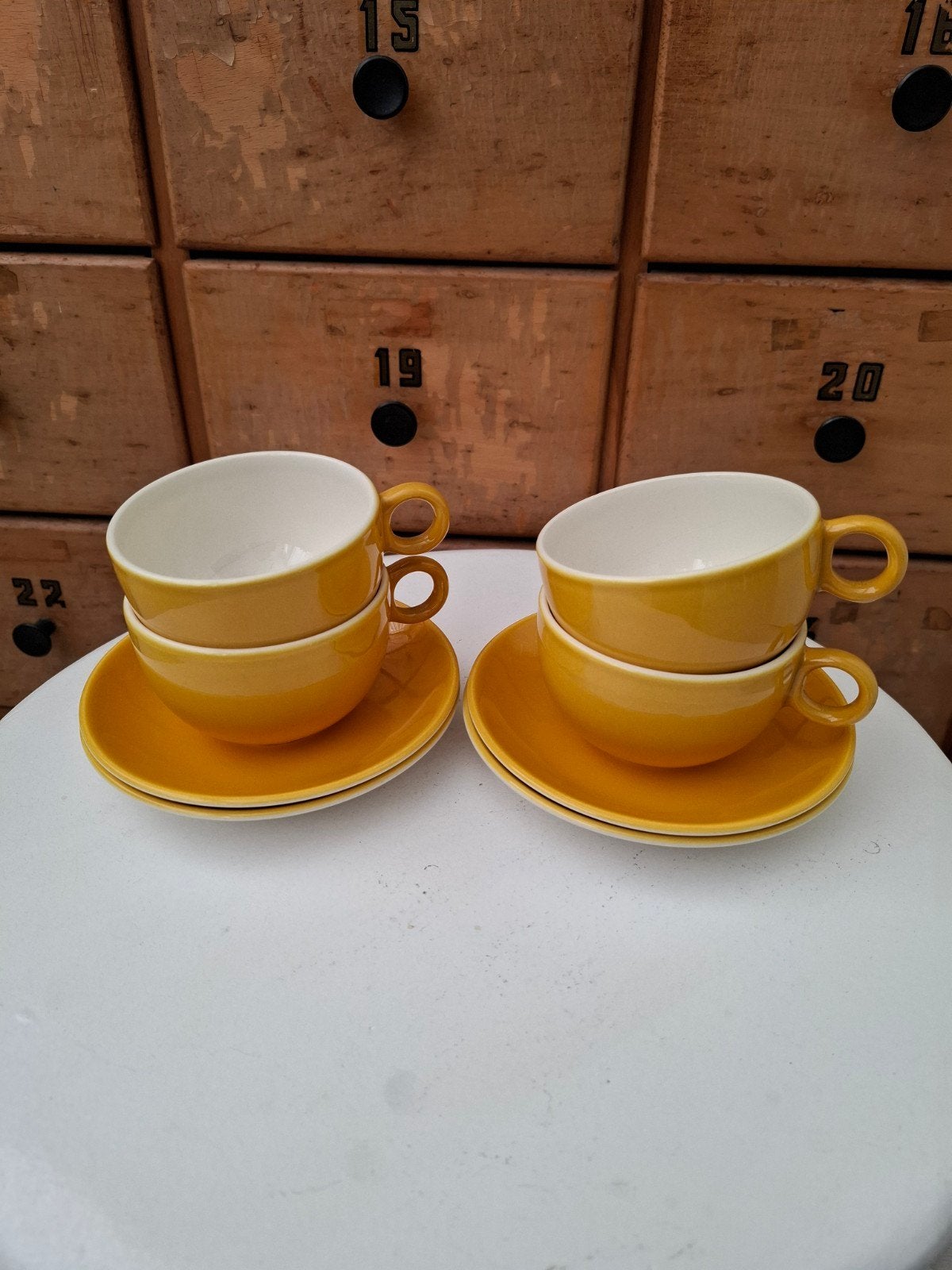 Pagnossin Ironstone kopjes met schotel, Huis en Inrichting, Keuken | Servies, Gebruikt, Ophalen of Verzenden, Overige stijlen