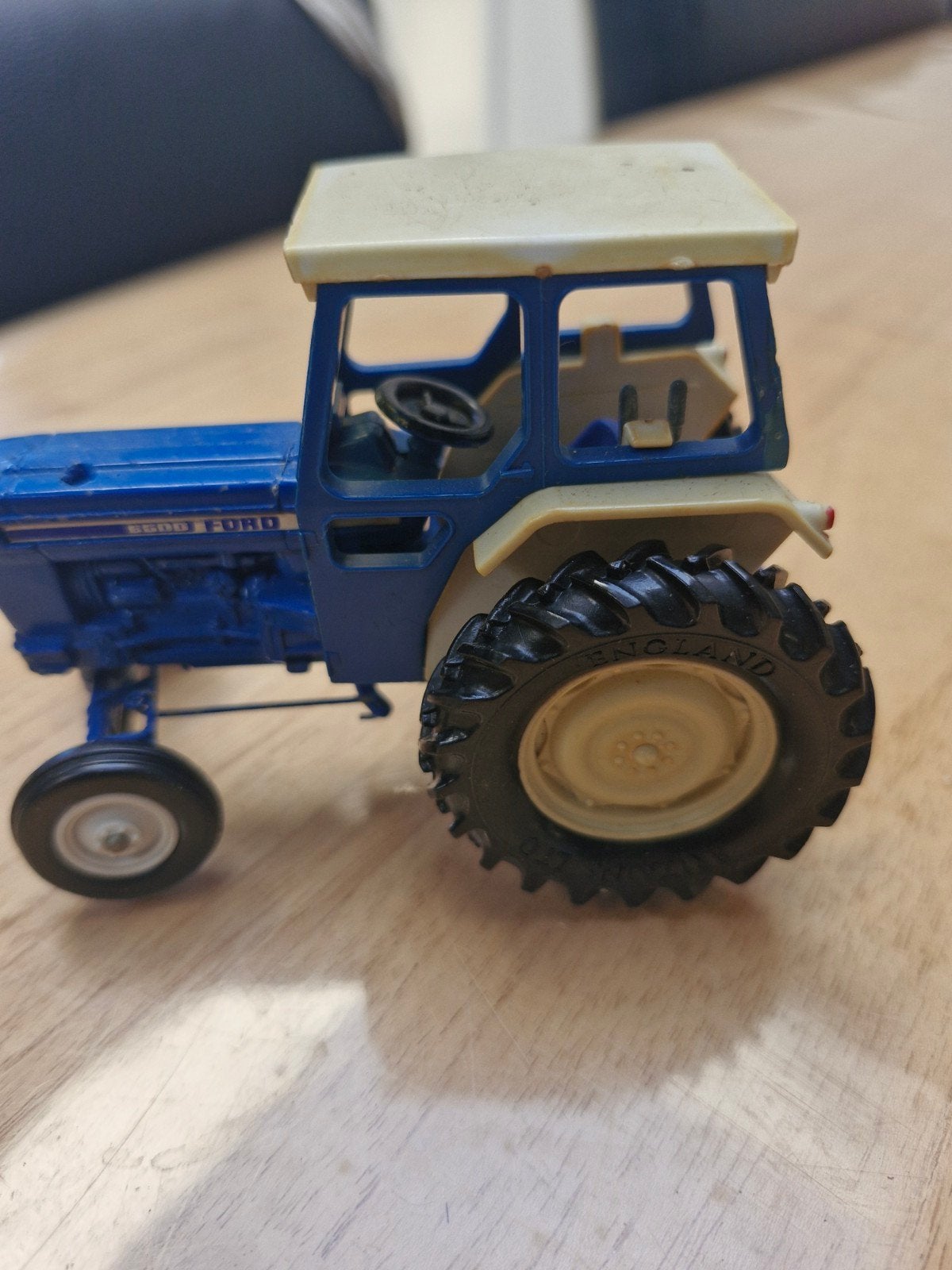Britains Ford 6600 Tractor Model 9524 - Schaal 1:32, Hobby en Vrije tijd, Modelauto's | 1:32, Ophalen of Verzenden, Gebruikt, Tractor of Landbouw