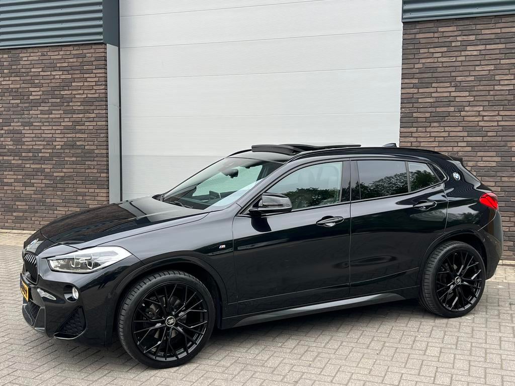 Luxe BMW X2 sDrive18i M-Performance 1.5/Panorama/VirtualCOCK, X2, Zwart, Zwart, Lichtsensor