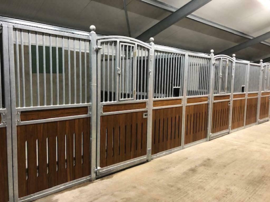 Paardenstallen/boxen beste prijs en kwaliteit, Stalling