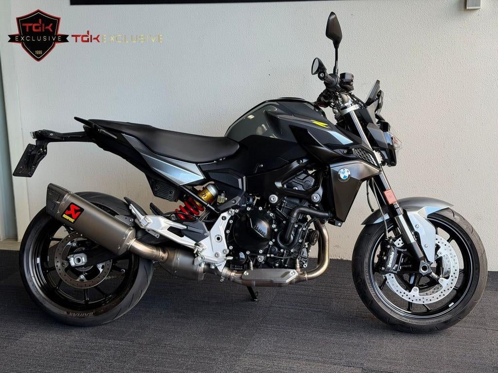 BMW F 900 R 35KW A2 AKRAPOVIC DYNAMIC NIEUWSTAAT F900R XR, Motoren, Motoren | BMW, Bedrijf, Minimaal motorrijbewijs A2, T.D.K. EXCLUSIVE