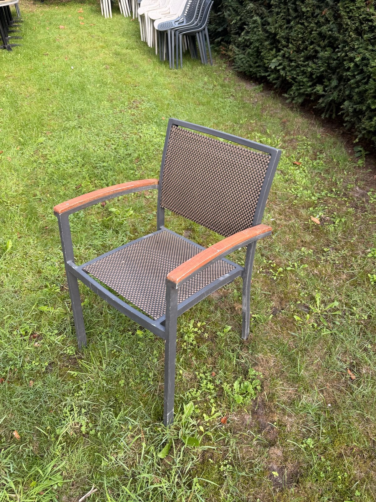 Foto 12 van Stapelbare tuinstoelen van kunststof en metaal