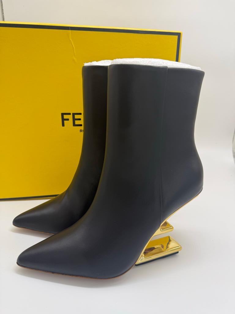 Fendi laarzen, Verzenden, Zwart, Lage of Enkellaarzen, Nieuw