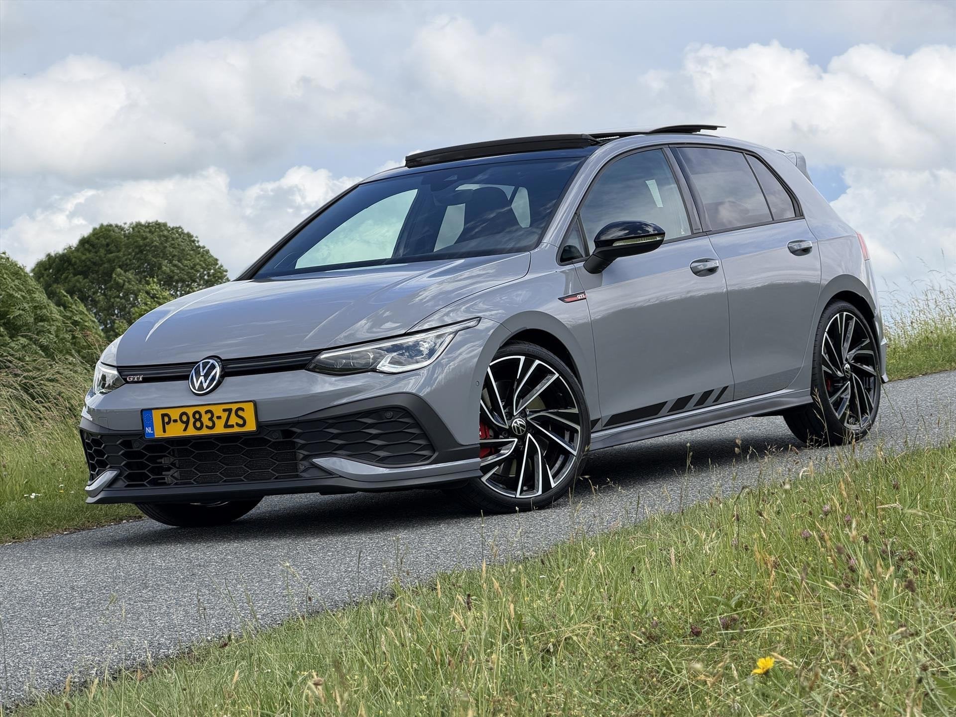 Volkswagen Golf 8 2.0 TSI GTI Clubsport 300PK |Pano |Nürbur, 15 km/l, Gebruikt, 4 cilinders, 1984 cc