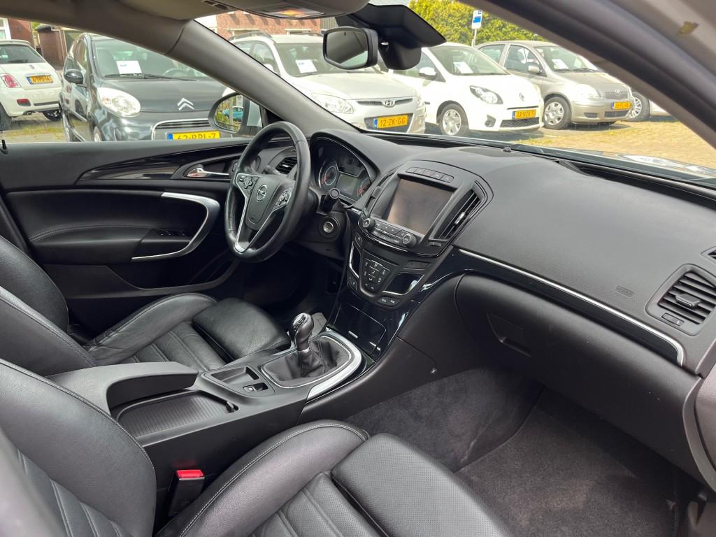 Opel INSIGNIA 1.6 T COSMO 170PK / LEDER / NAVI / CAMERA / DA, Auto's, Gebruikt, Euro 6, 4 cilinders, Bedrijf