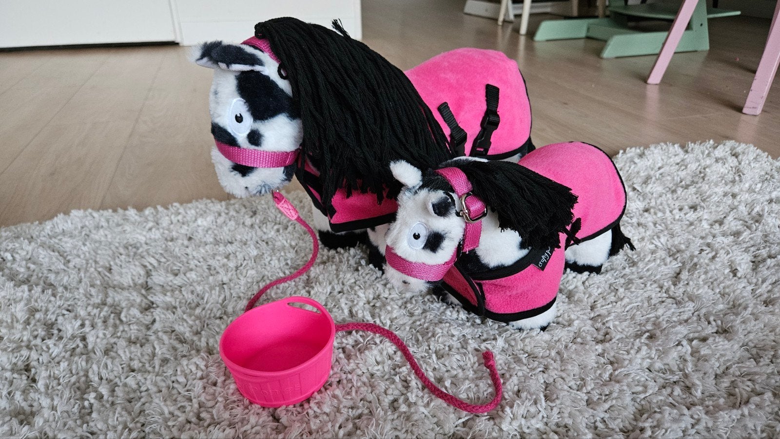 Crafty Ponies paard en veulen met roze deken en halster, Kinderen en Baby's, Ophalen of Verzenden, Zo goed als nieuw