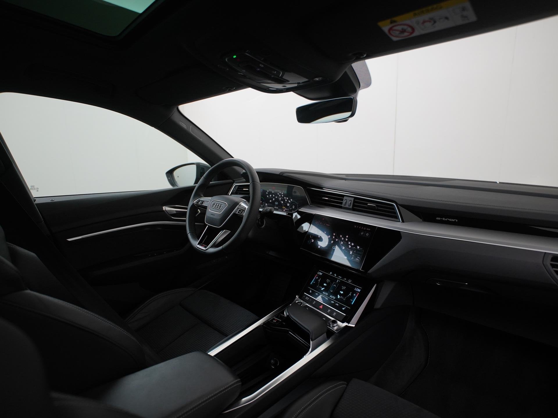 Audi e-tron 55 quattro S edition 95 kWh | Panoramadak | Trek, Auto's, Automaat, 95 kWh, Leder en Stof, Vierwielaandrijving