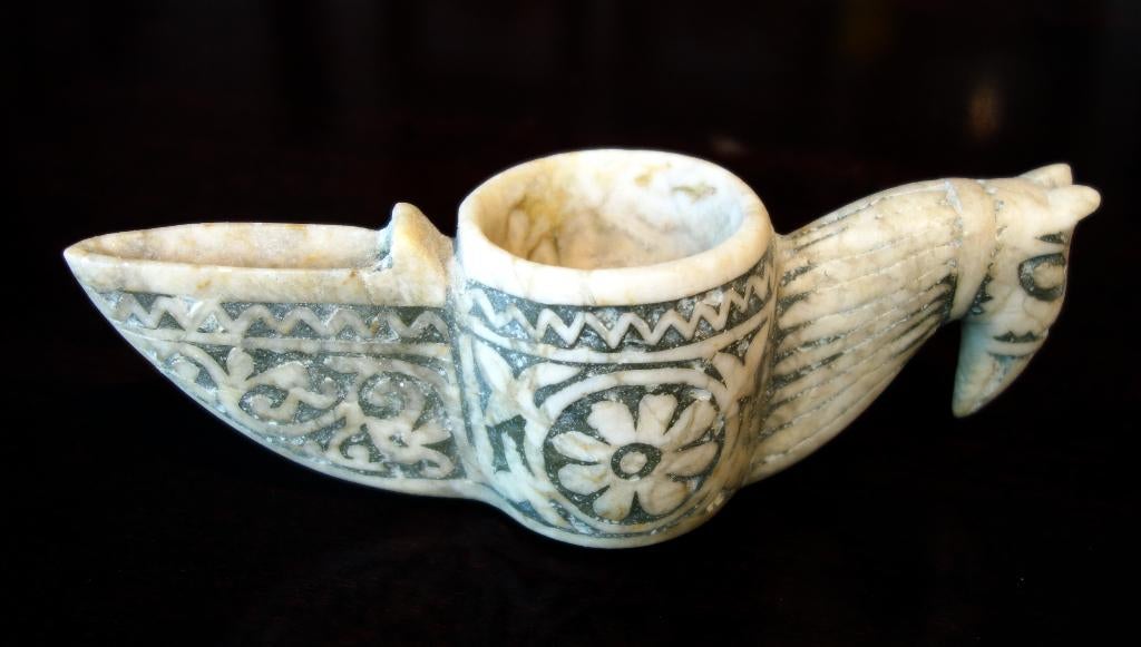 Pakistan Olielamp, albast. 17 cm.  310 gram. Paarddecoratie., Ophalen