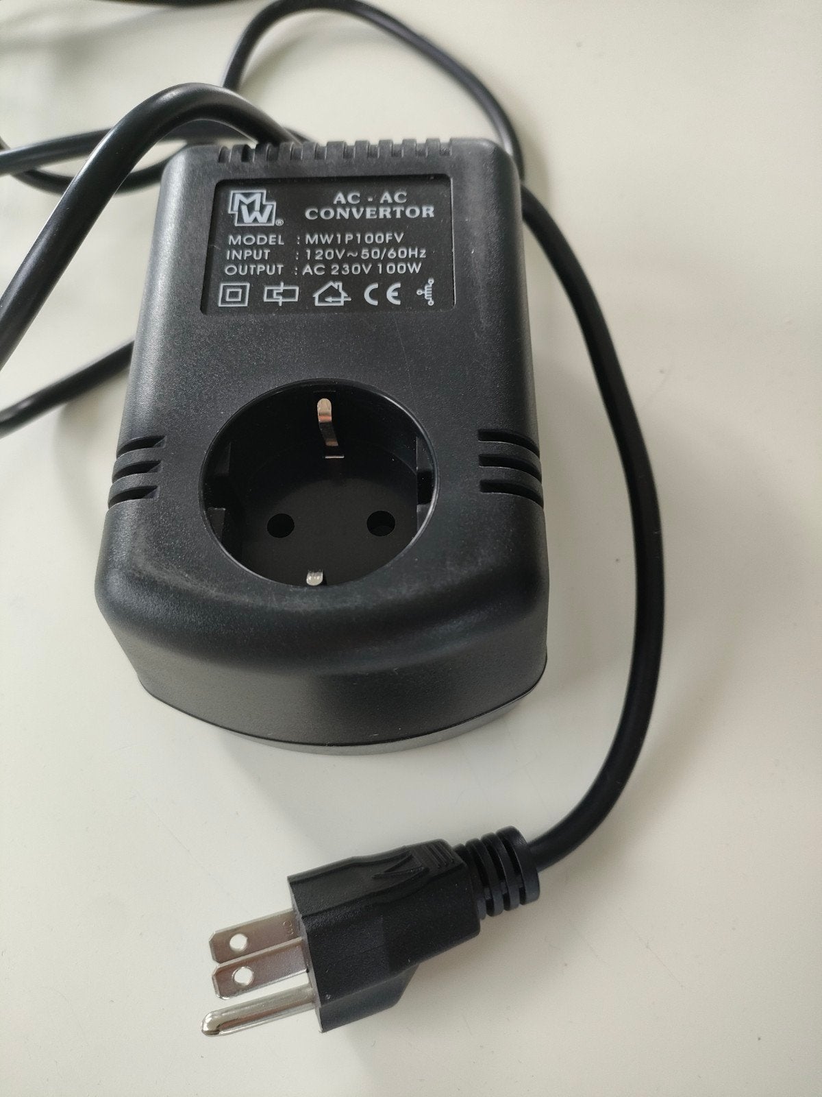 Omvormer van 220V naar 110 V., Ophalen, Zo goed als nieuw