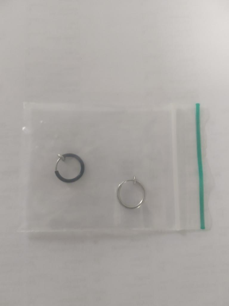 Non piercing ringetjes zwart en chrome, Ophalen of Verzenden, Staal, Oor- of Traguspiercing