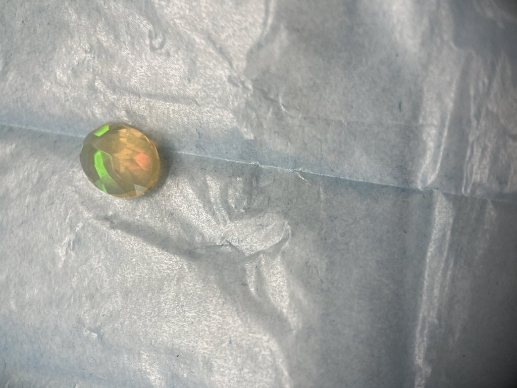 natural Opal 1,50ct Pale yellow (44), Sieraden, Tassen en Uiterlijk, Edelstenen, Ophalen of Verzenden, Zo goed als nieuw
