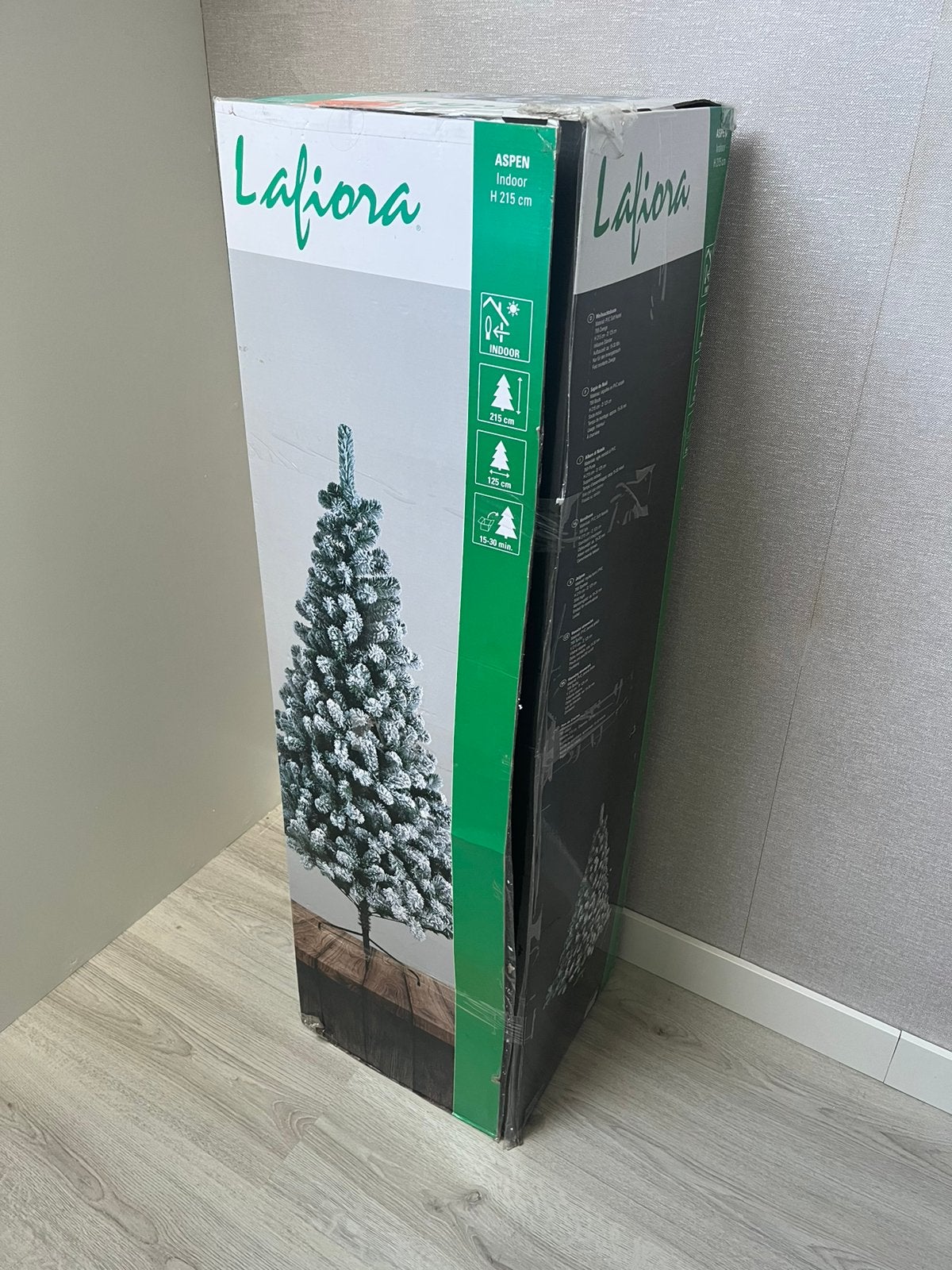Nieuwe kerstboom met sneeuw / 215 cm  hoog, Ophalen, Zo goed als nieuw
