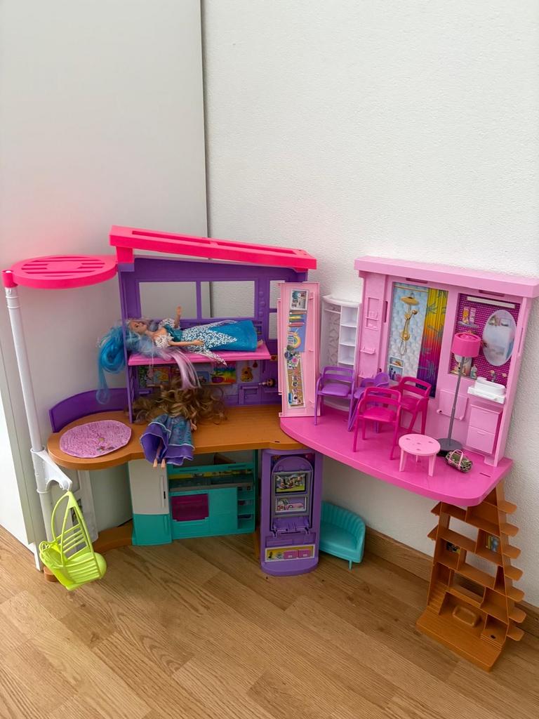 Barbie Vakantiehuis met accessoires, Ophalen of Verzenden, Gebruikt, Poppenhuis