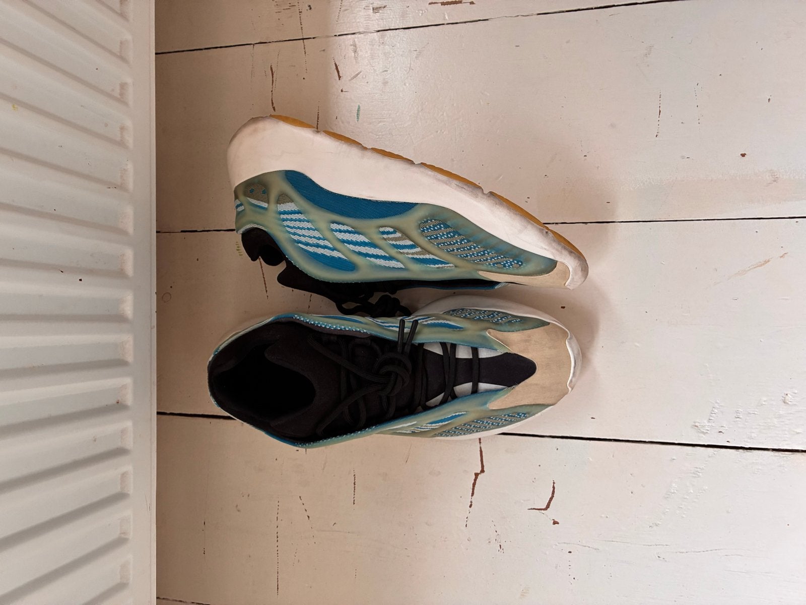 Yeezy 700 V3 Kyanite - Maat 46 - Zo goed als nieuw, Ophalen of Verzenden, Zo goed als nieuw, Blauw, Sneakers of Gympen