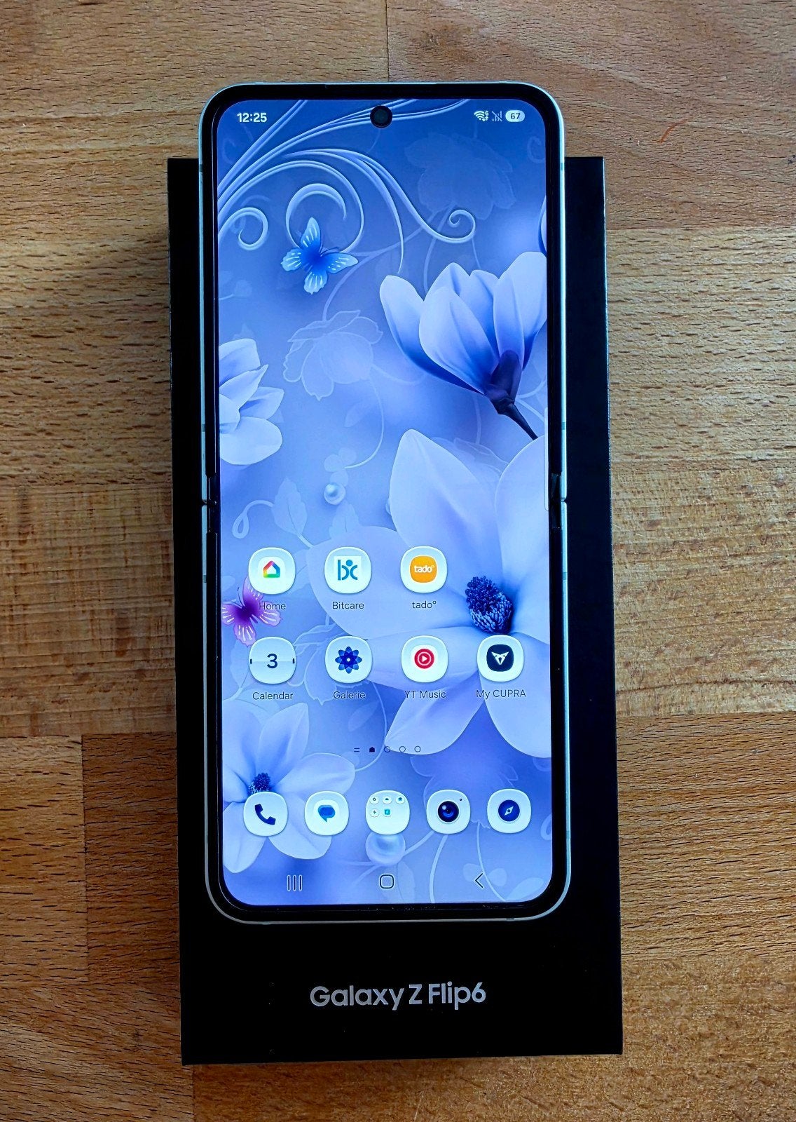 Foto 2 van Samsung Galaxy Z Flip6 - Zo goed als nieuw