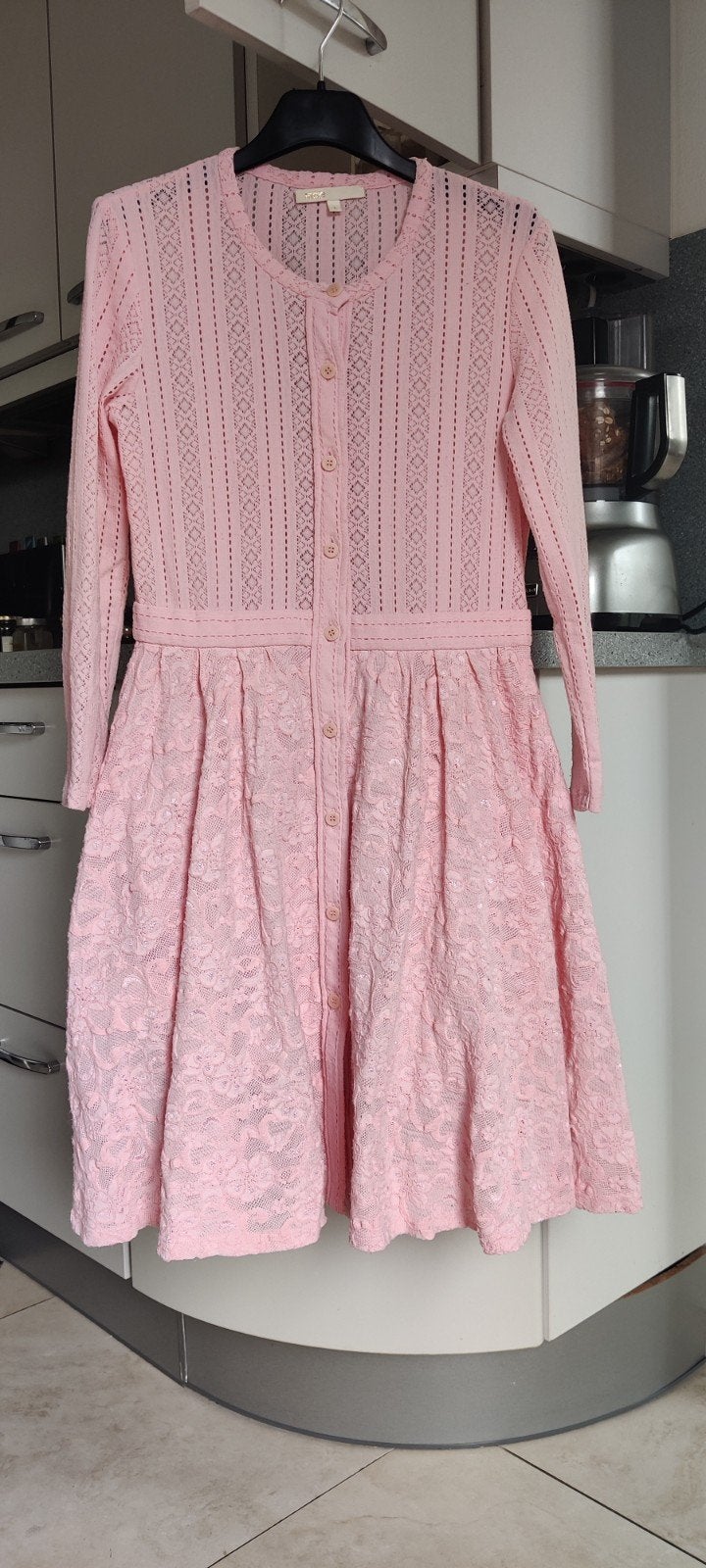Maje roze jurk met kant en knoopsluiting, Ophalen of Verzenden, Knielengte, Roze, Maat 36 (S)