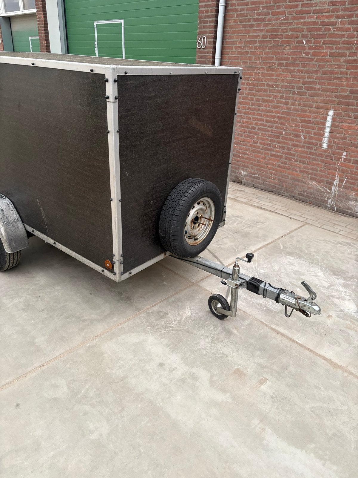 Compacte gesloten aanhangwagen met reservewiel, Auto diversen, Aanhangwagen-onderdelen, Ophalen, Gebruikt
