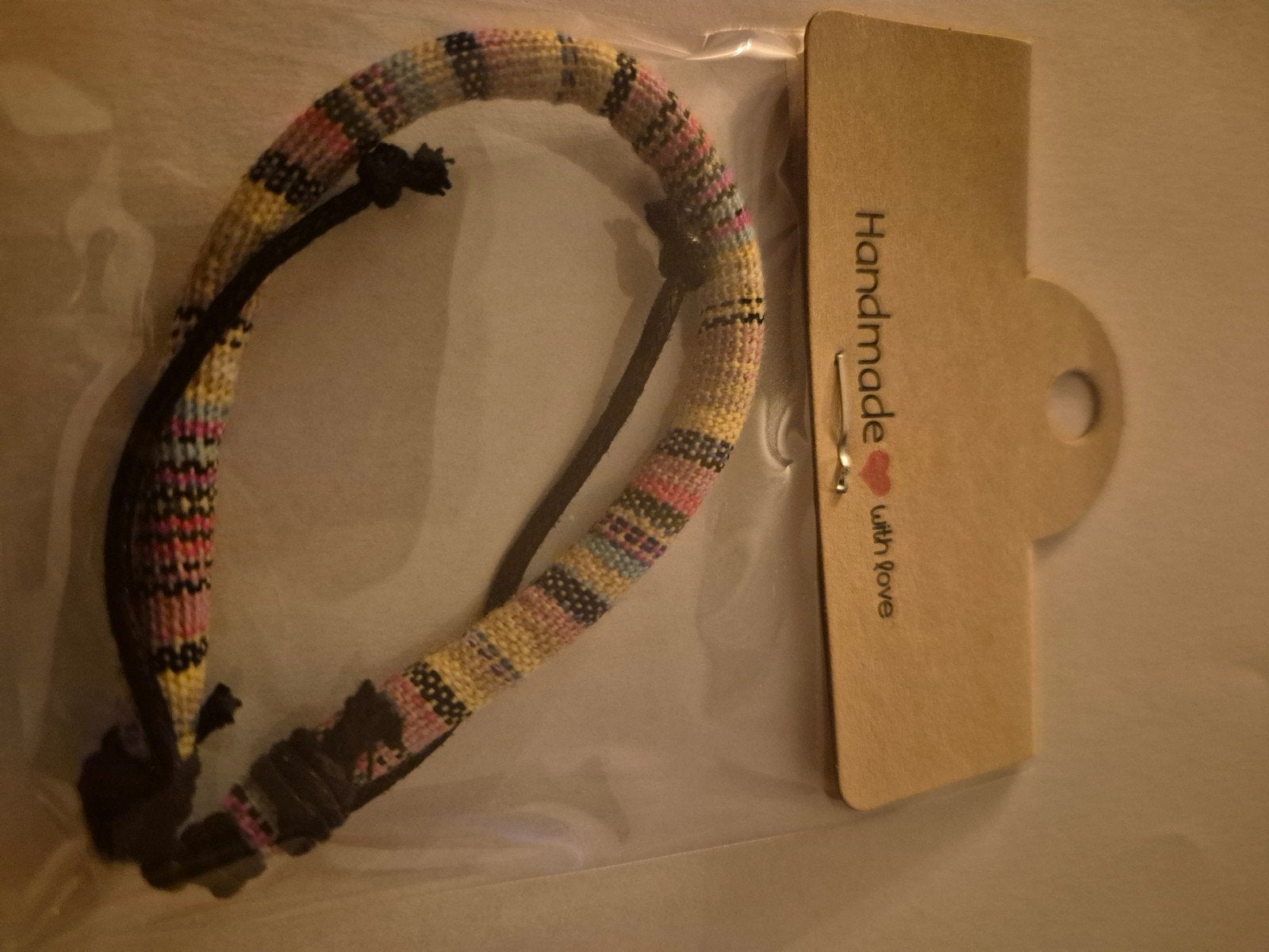Nieuw Handgemaakt Armbandje - Kleurrijk en Verstelbaar, Ophalen of Verzenden, Nieuw, Overige kleuren, Overige materialen