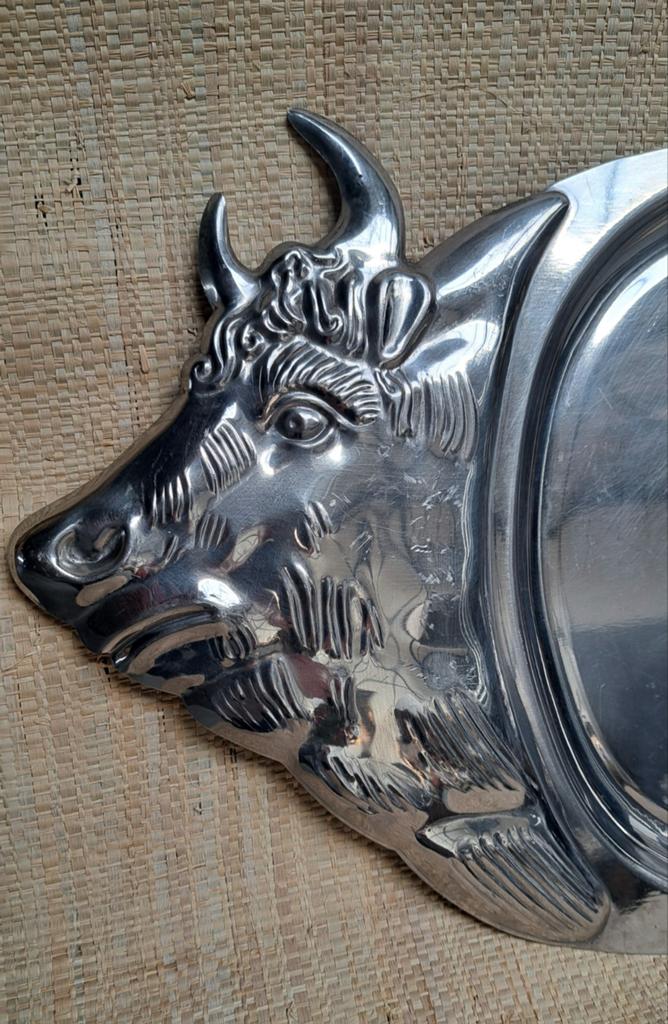 Vintage metalen schaal hapjesschaal Stier borrelen BBQ 66 cm, Ophalen of Verzenden