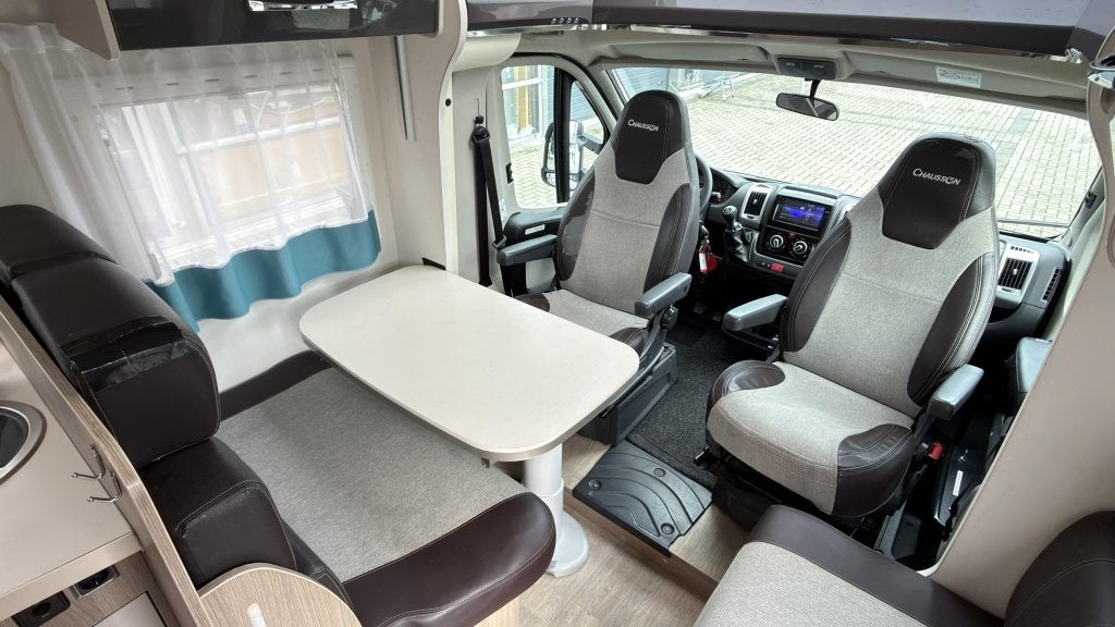 Fransbed|Hefbed|5-Pers De Chausson Flash 625 Uit 2017|Euro-6, Standaard zit, Fiat, 6 tot 7 meter, Luifel