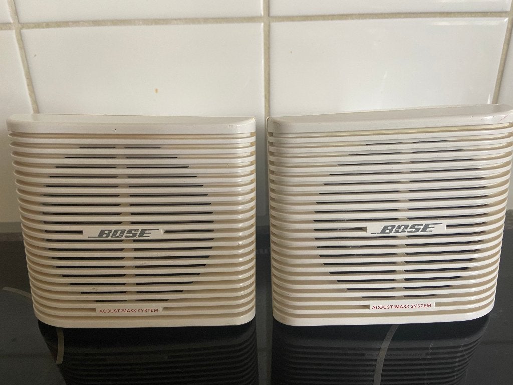 2 witte originele Acoustimass 3 Bose speakers, Ophalen, Gebruikt, Speakerset, 60 tot 120 watt