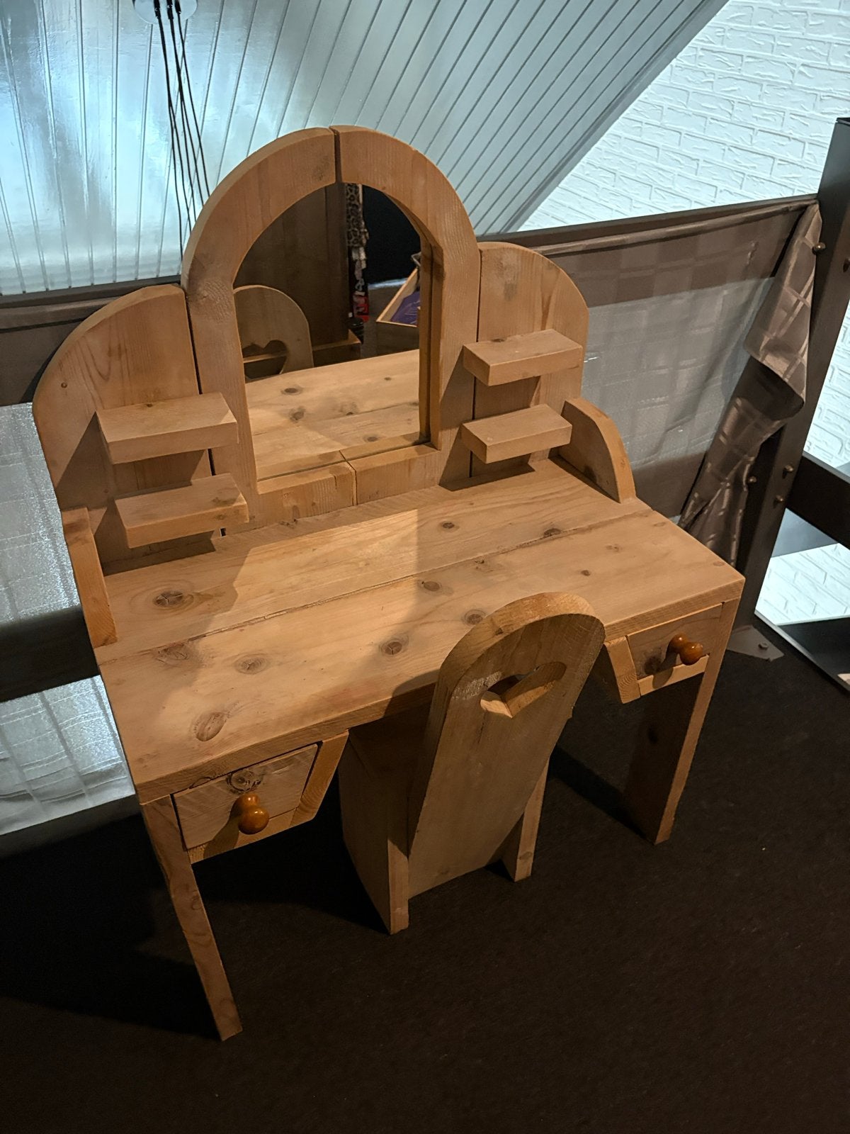 Houten Kinder Make-up Tafel met Stoel, Ophalen, Gebruikt, 100 tot 150 cm, 50 tot 100 cm