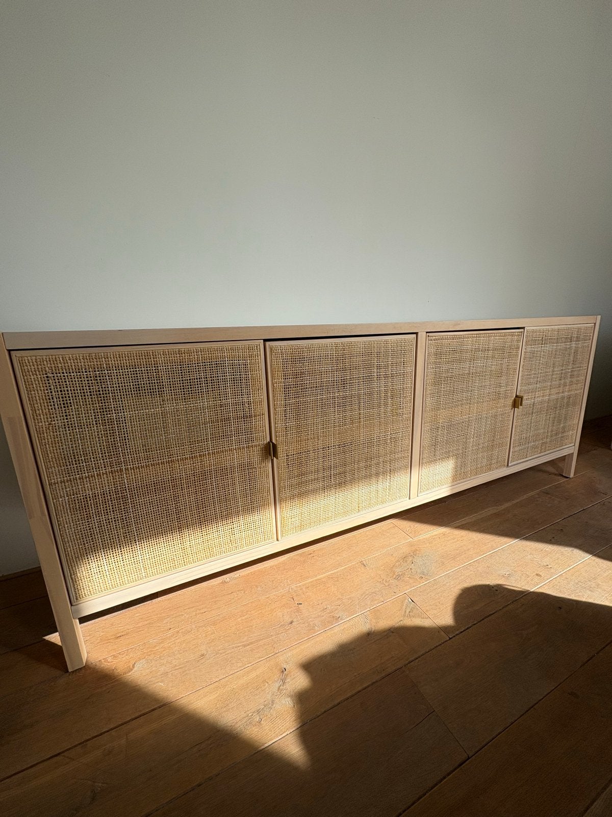 Dressoir met rotan, Ophalen, 150 tot 200 cm, Zo goed als nieuw, 25 tot 50 cm