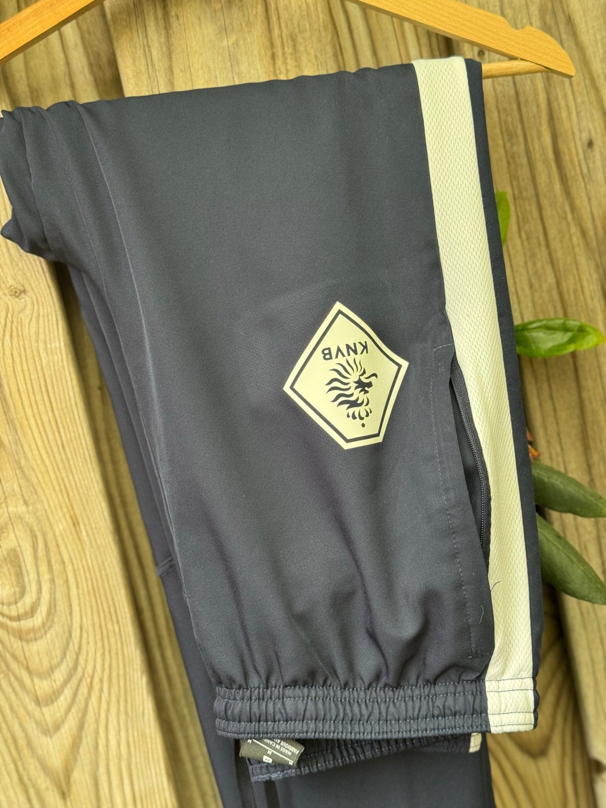 KNVB trainingsbroek heren maat M donkerblauw, Ophalen of Verzenden, Gedragen, Blauw, Overige jeansmaten