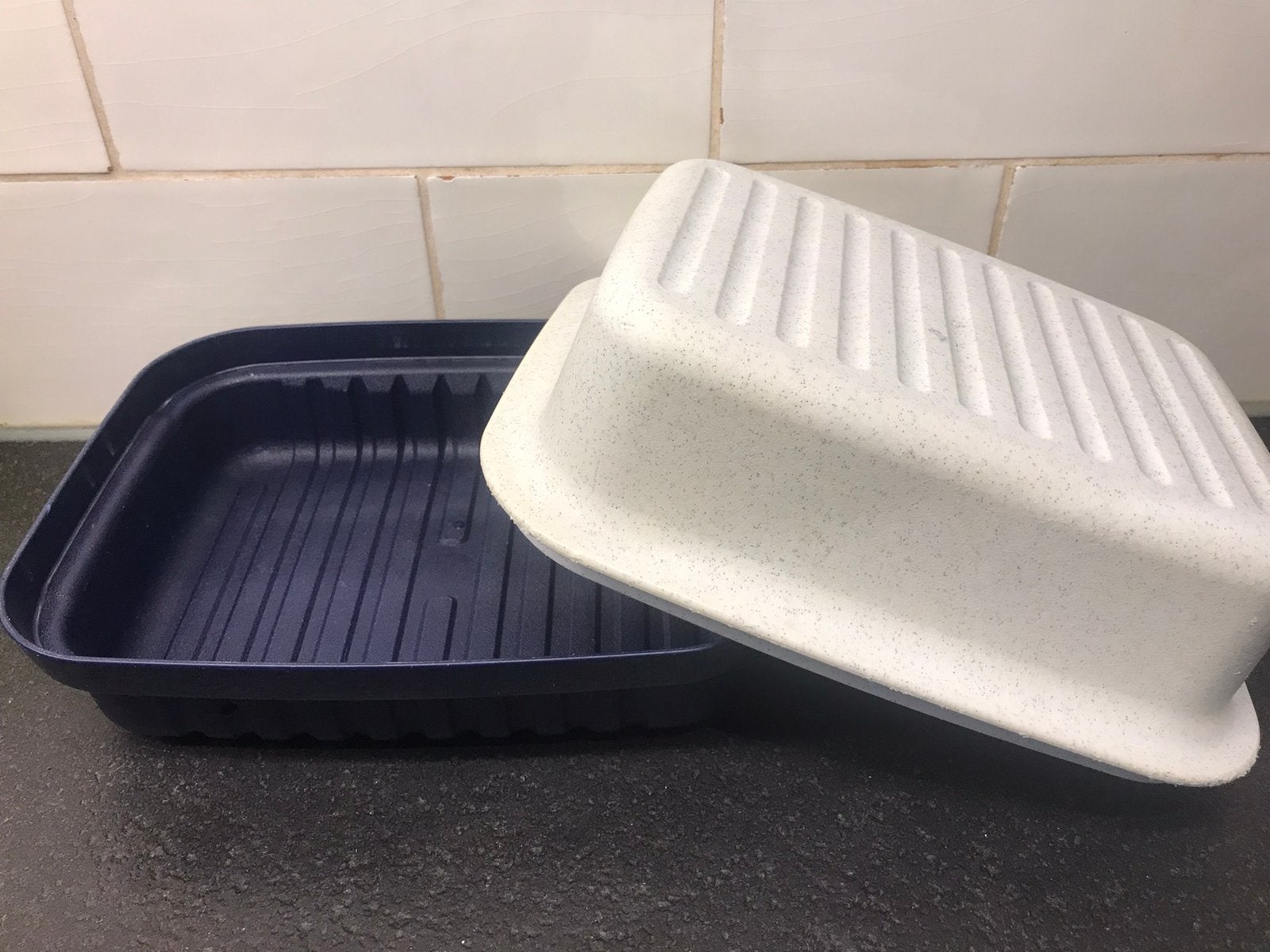 Tupperware kornuit kaasdoos exclusief indigo kaastrommel, Huis en Inrichting, Ophalen of Verzenden, Gebruikt, Blauw, Bus of Trommel