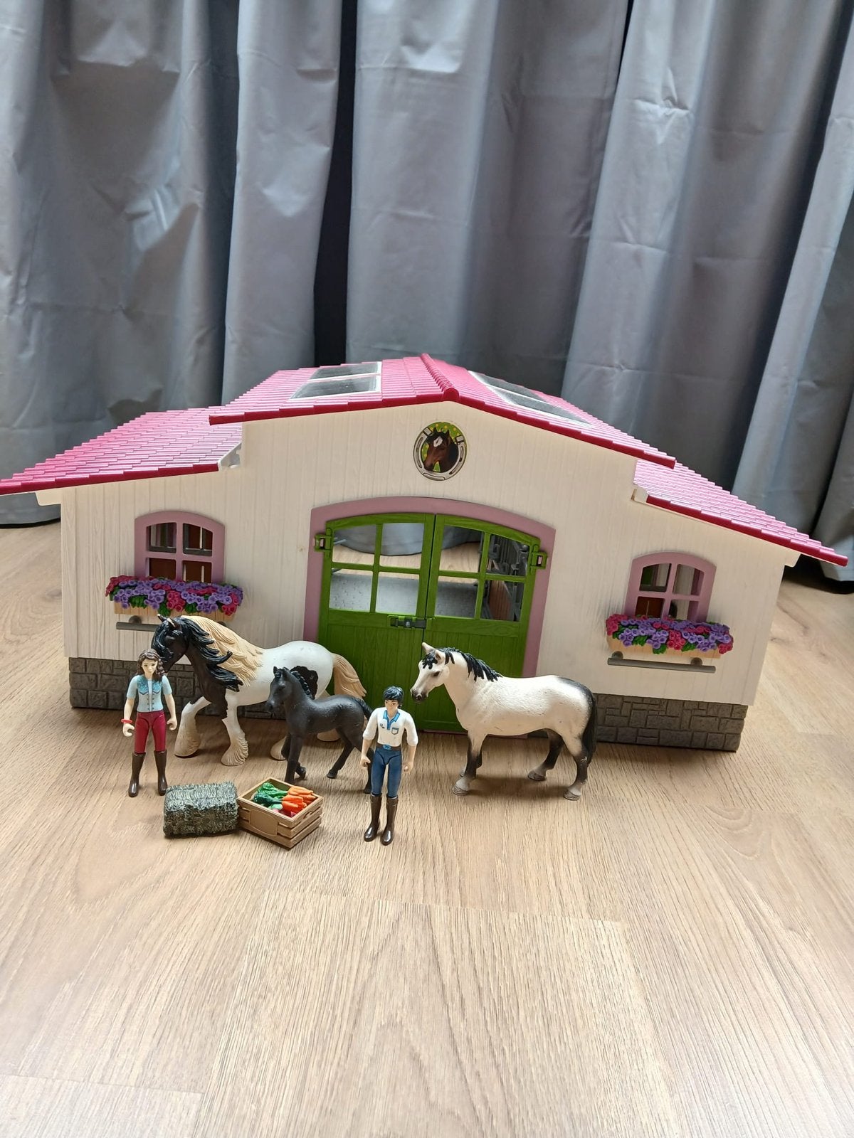 Schleich Paardenstal met paarden en figuren, Ophalen, Zo goed als nieuw, Jongen of Meisje